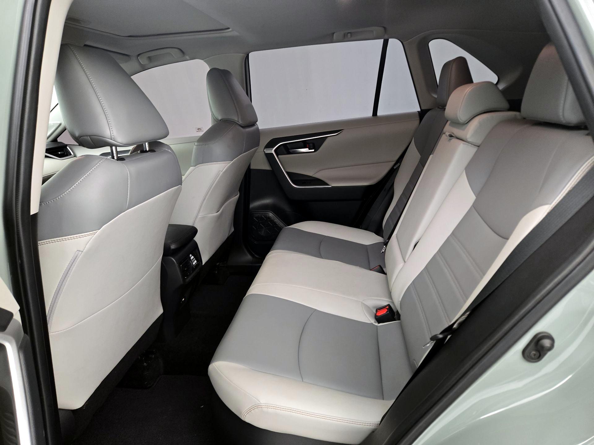 Thumbnail: 2021 Toyota RAV4 - 20