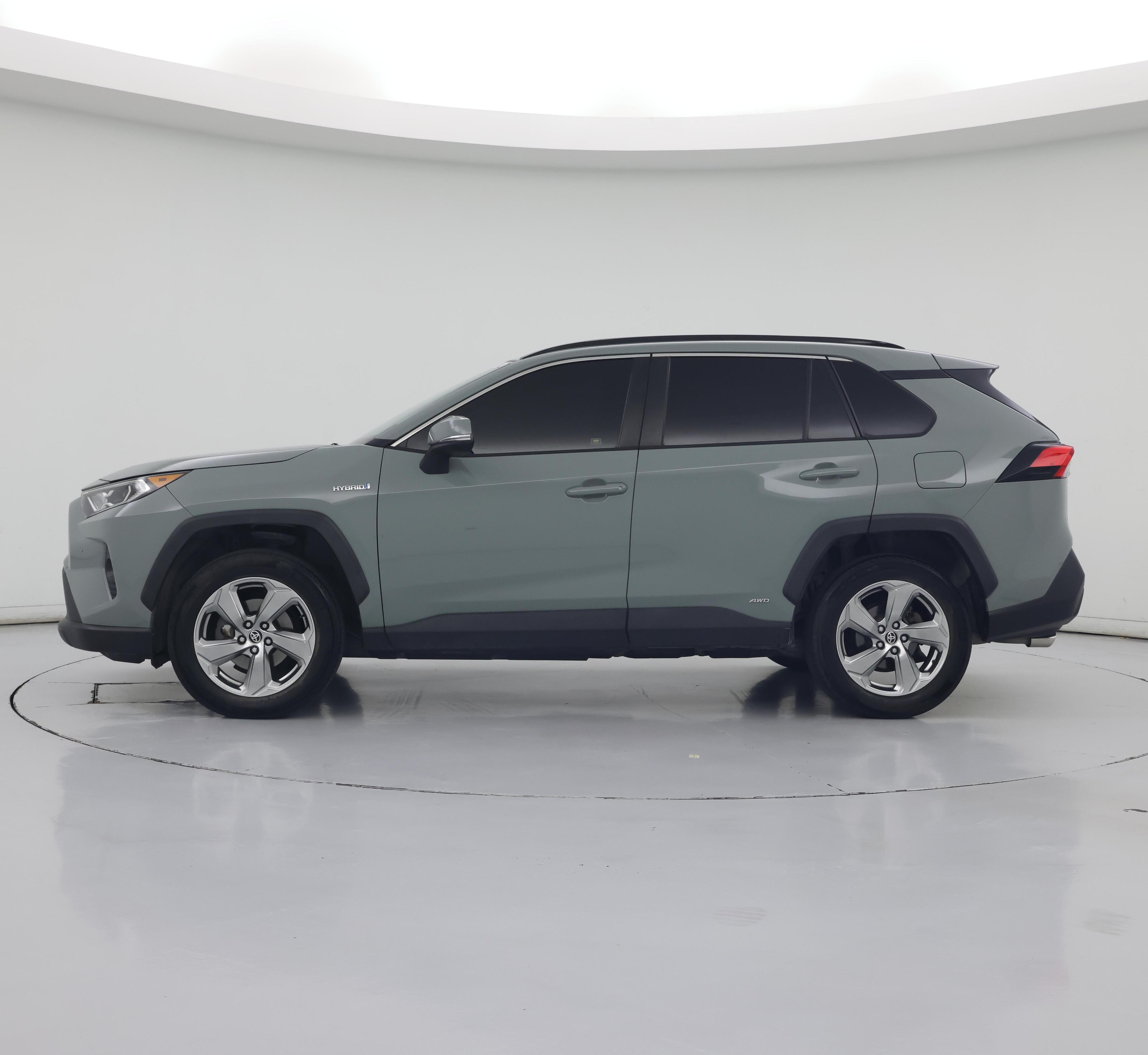 Thumbnail: 2021 Toyota RAV4 - 3
