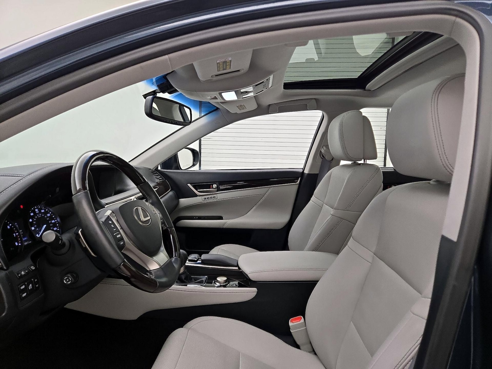 Sunroof(s) & Overhead Airbags