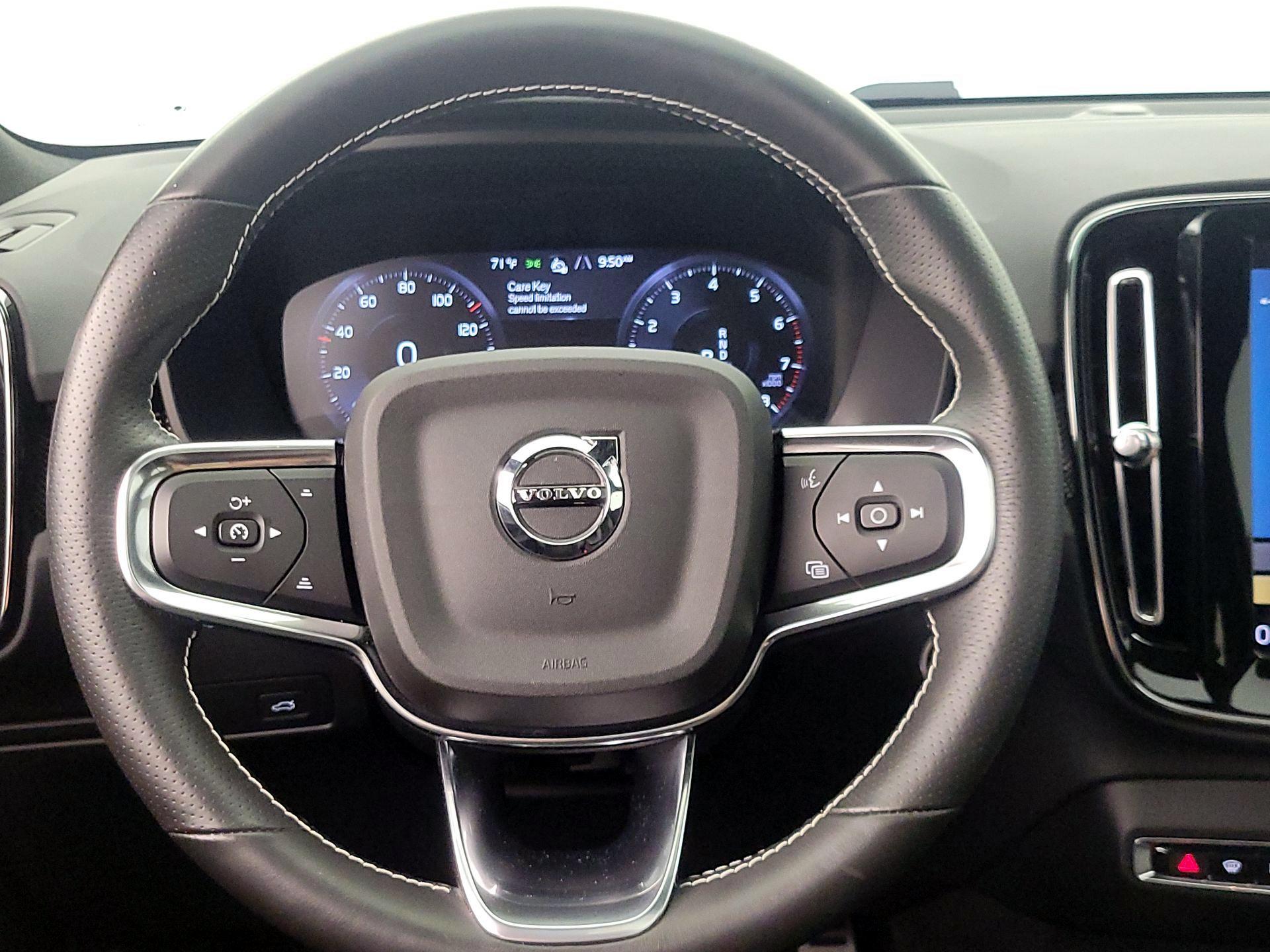Thumbnail: 2021 Volvo XC40 - 10
