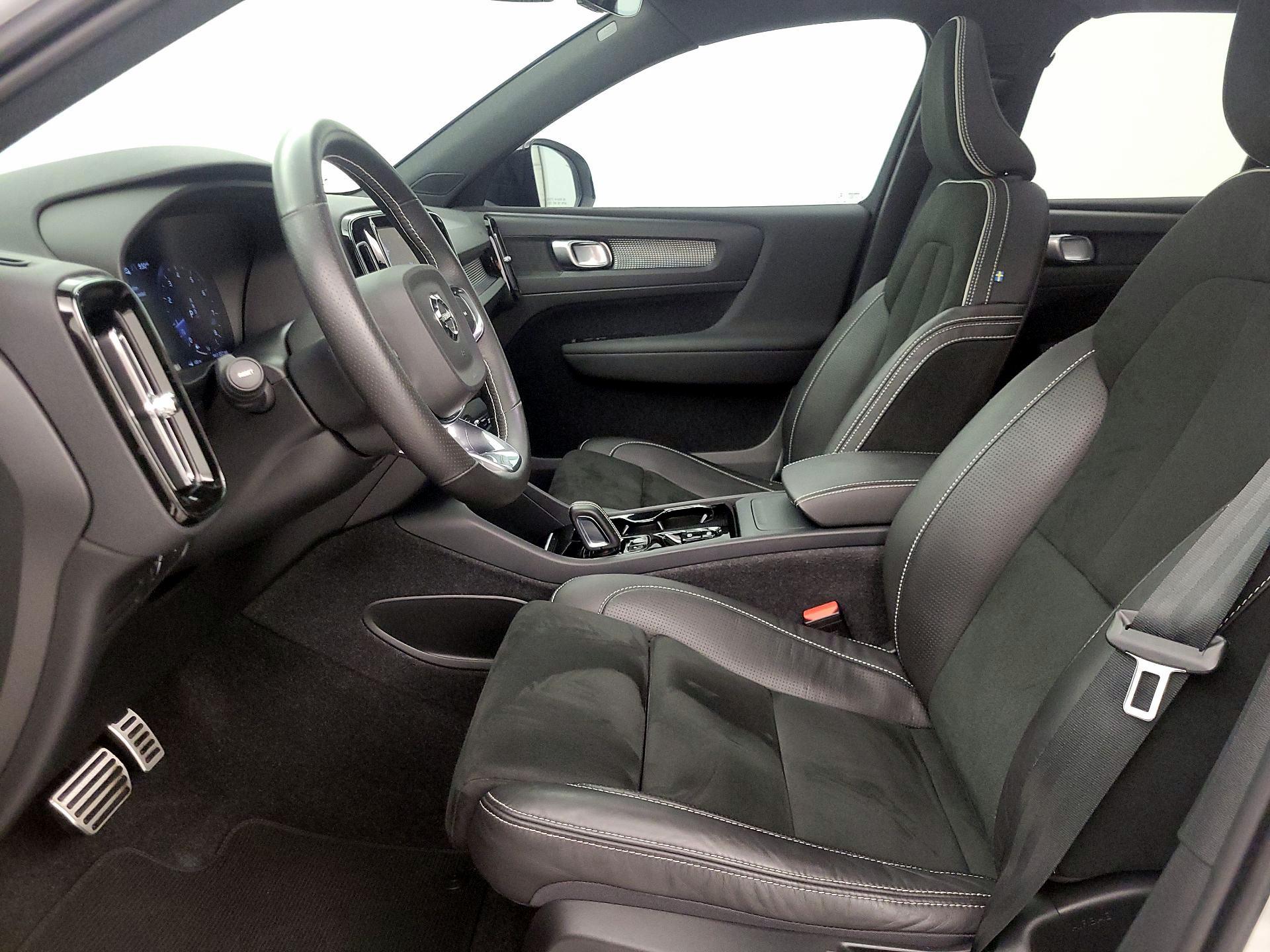 Thumbnail: 2021 Volvo XC40 - 11