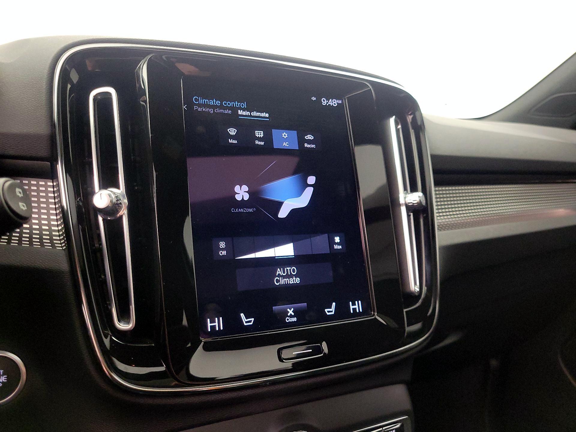 Thumbnail: 2021 Volvo XC40 - 17