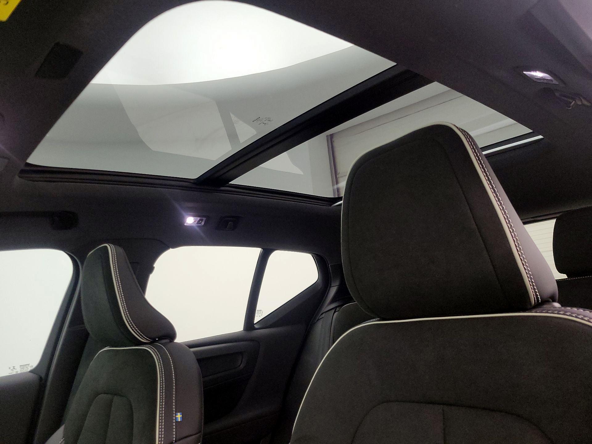 Thumbnail: 2021 Volvo XC40 - 20