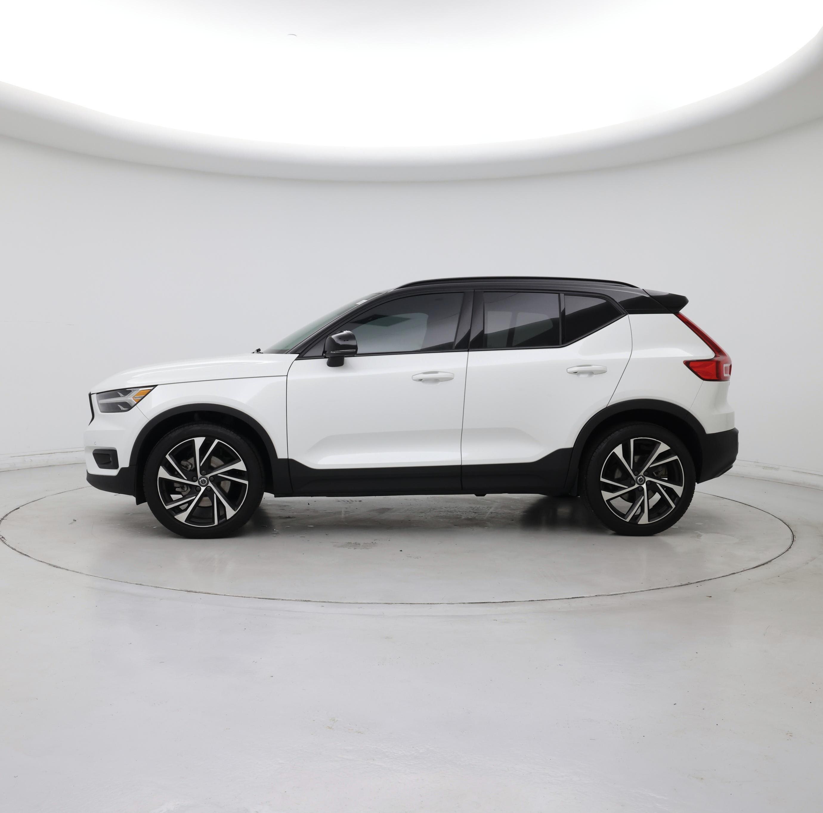 Thumbnail: 2021 Volvo XC40 - 3