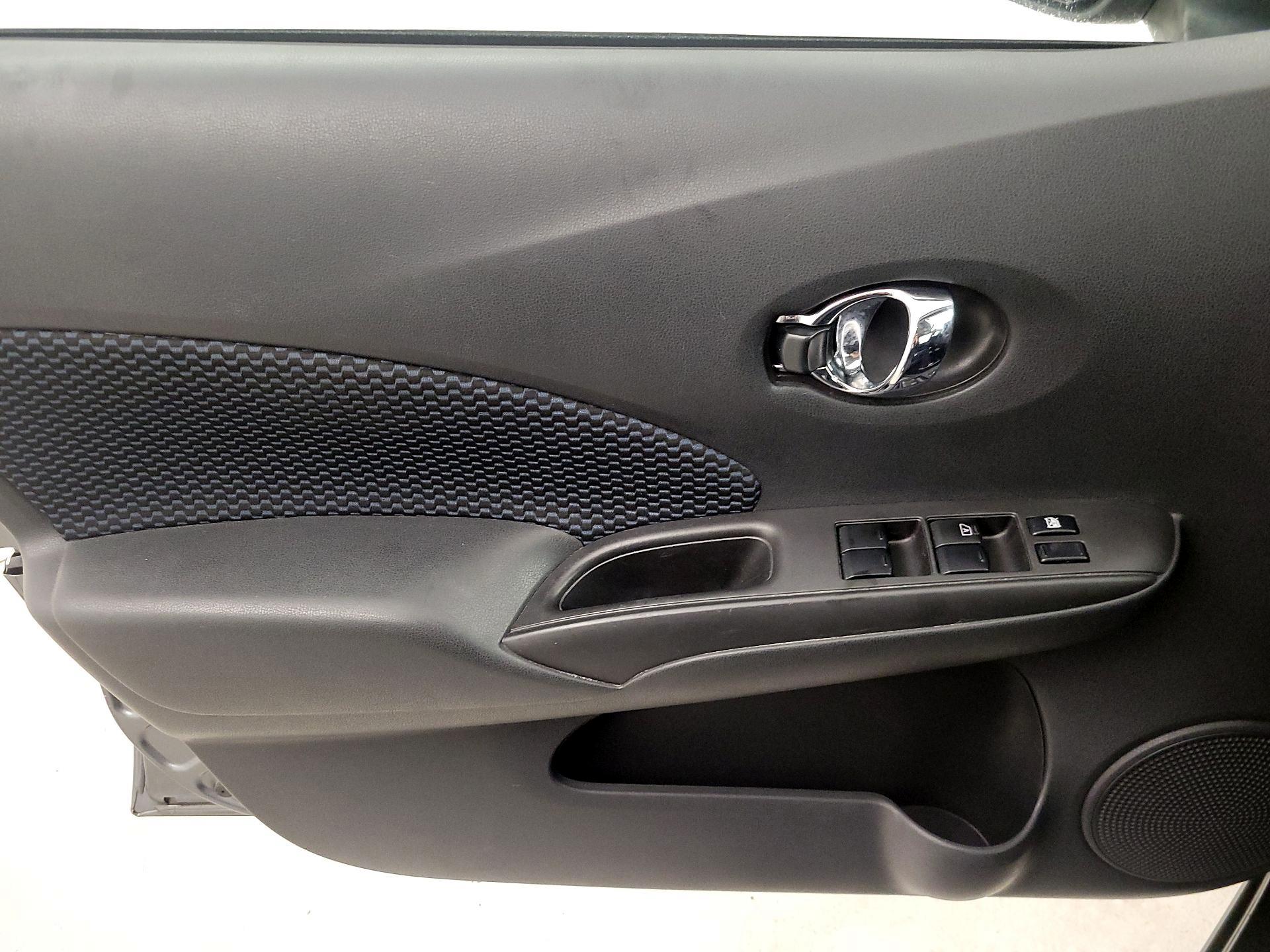Thumbnail: 2016 Nissan Versa Note - 12