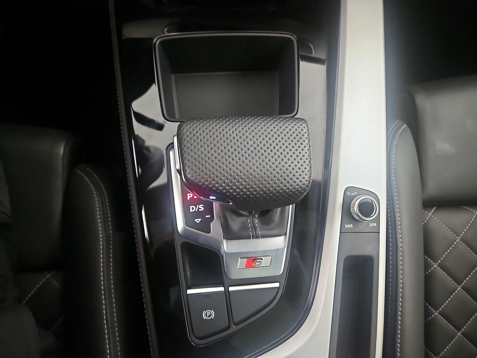 Thumbnail: 2020 Audi S4 - 16