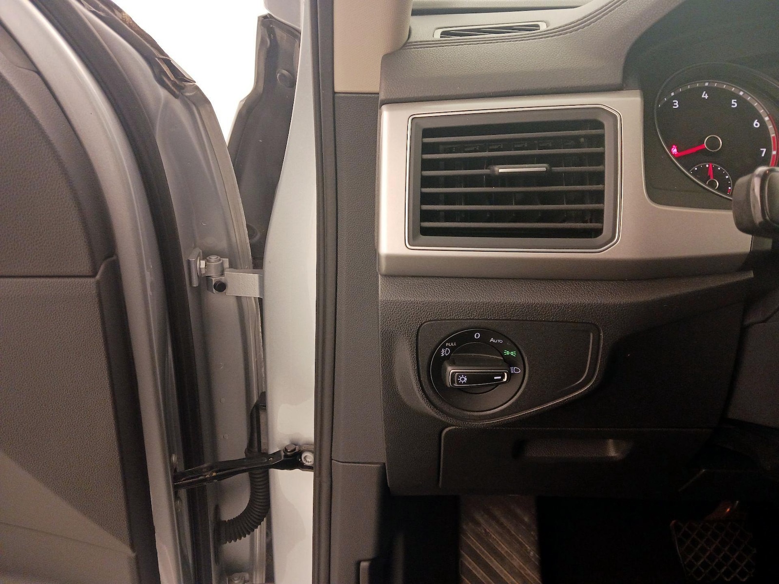2019 Volkswagen Atlas SE w/Tech - Photo 14