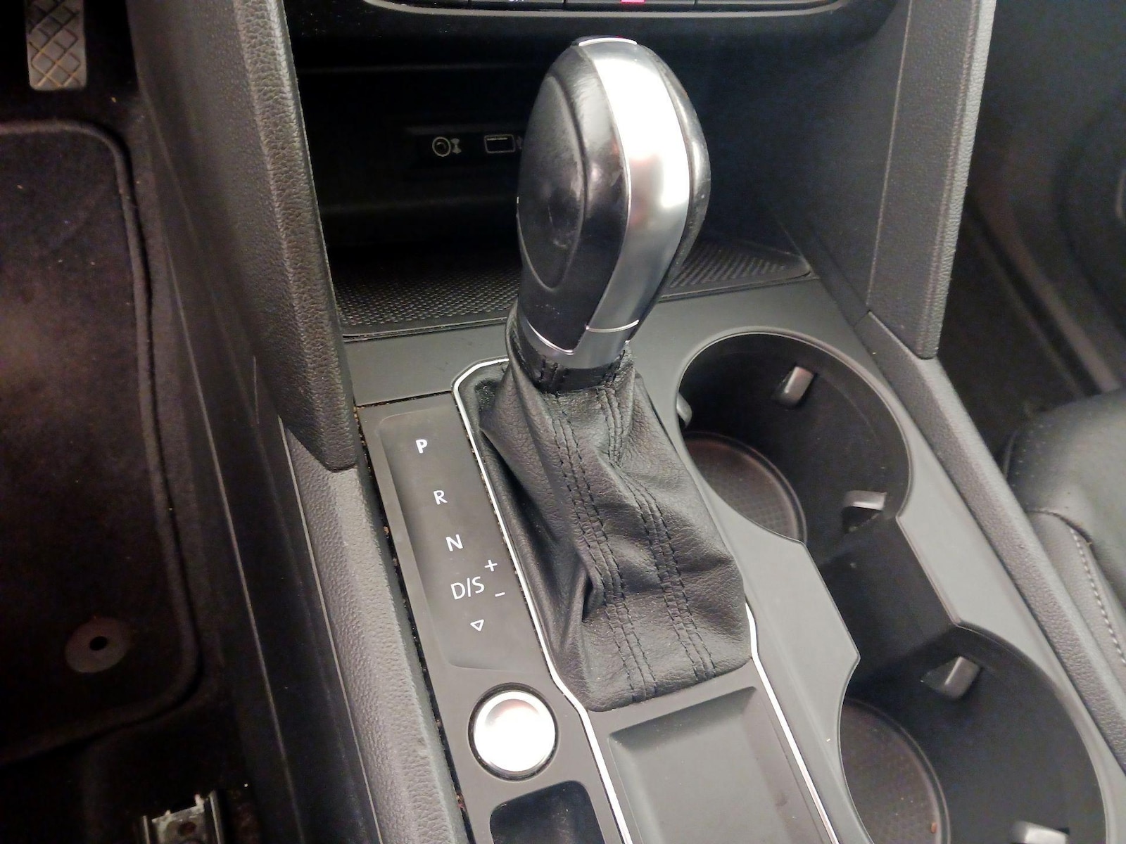 2019 Volkswagen Atlas SE w/Tech - Photo 18