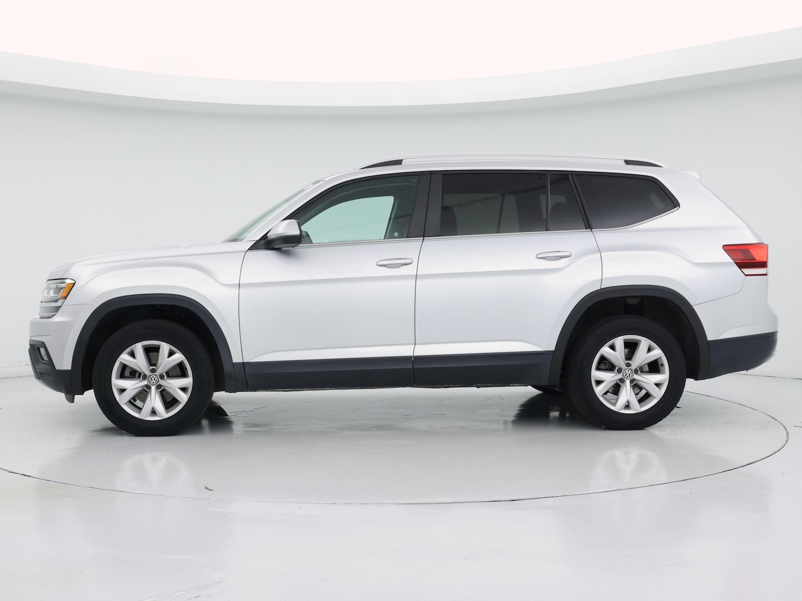 2019 Volkswagen Atlas SE w/Tech - Photo 4