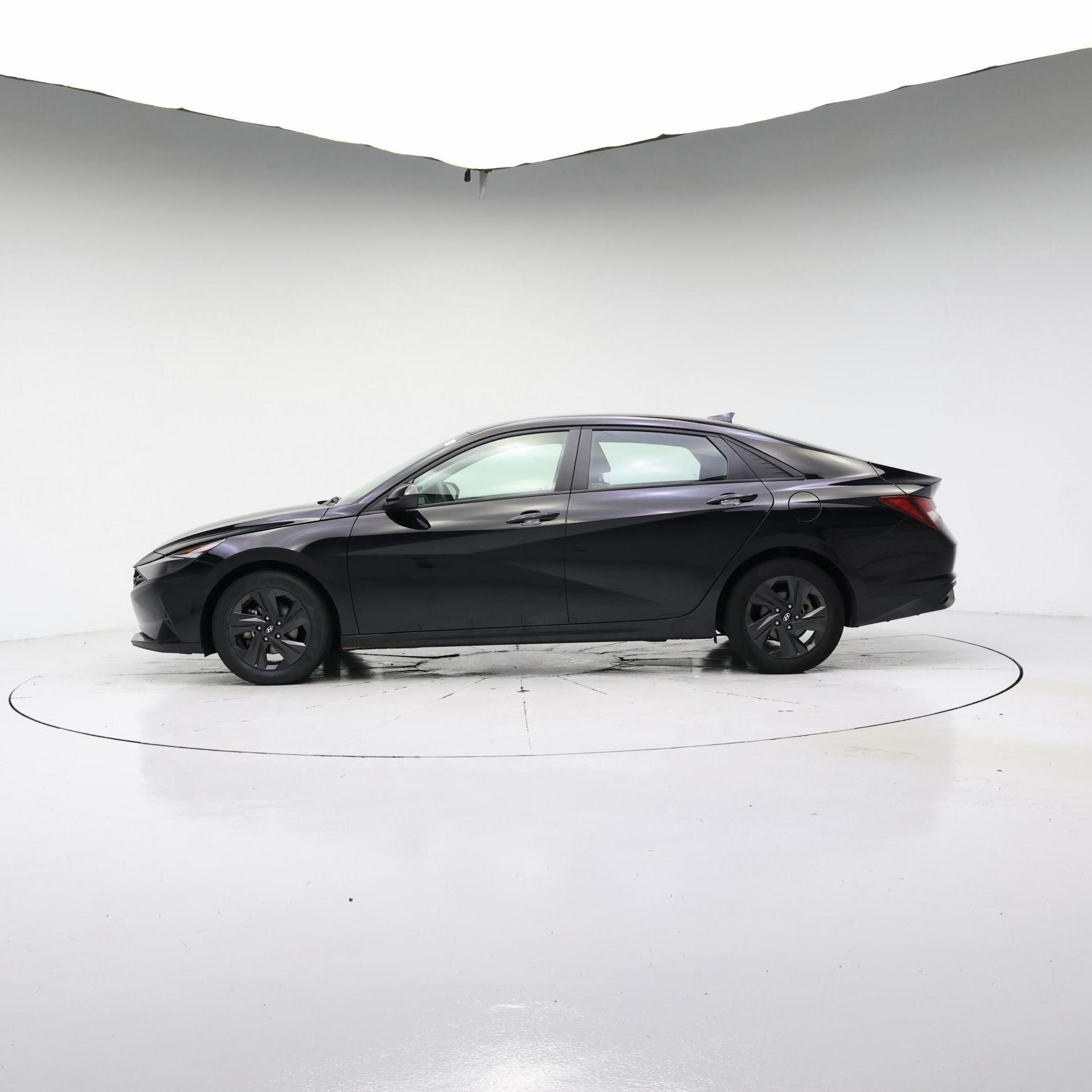 Thumbnail: 2023 Hyundai Elantra - 3
