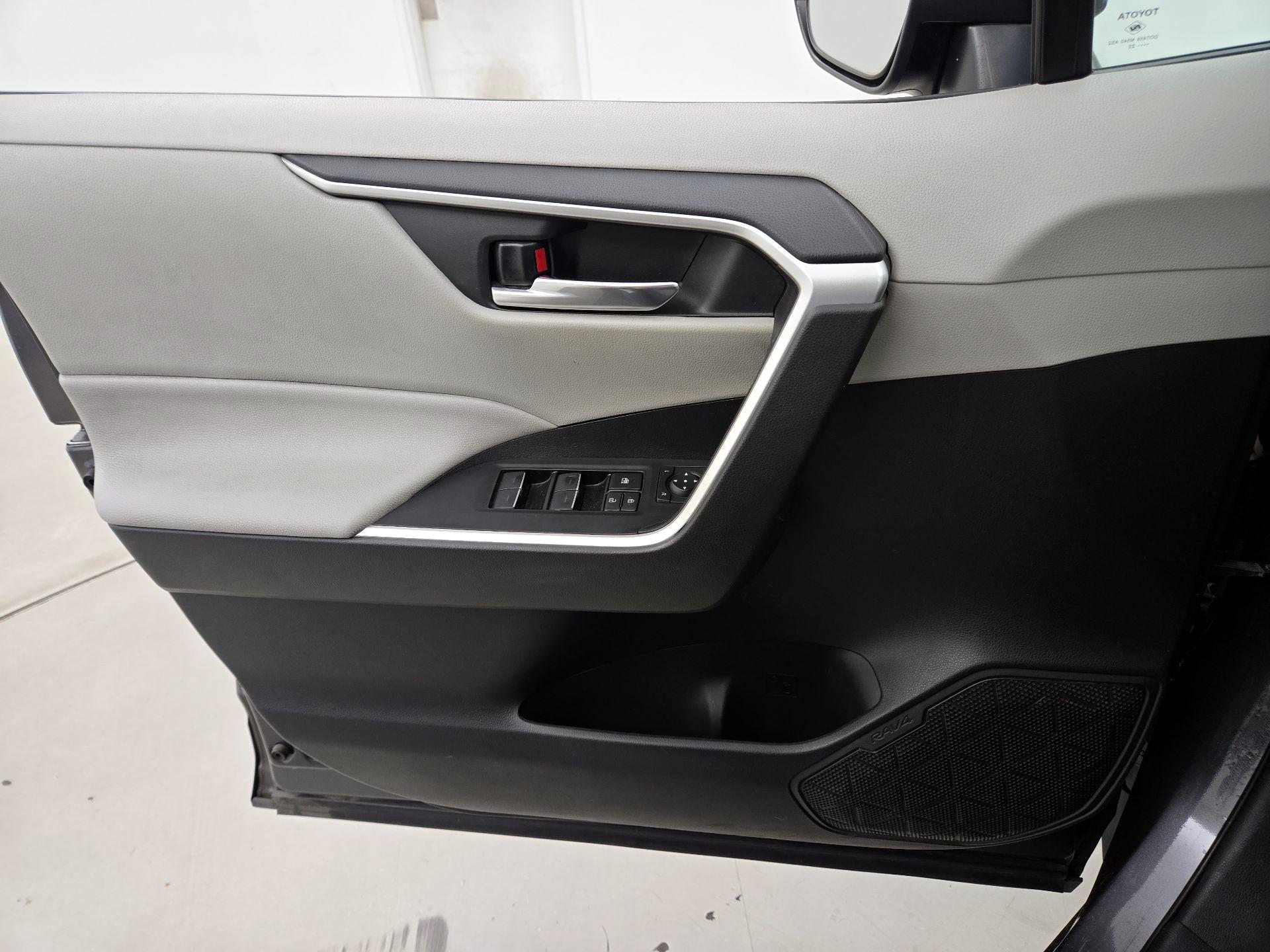 Thumbnail: 2022 Toyota RAV4 - 12
