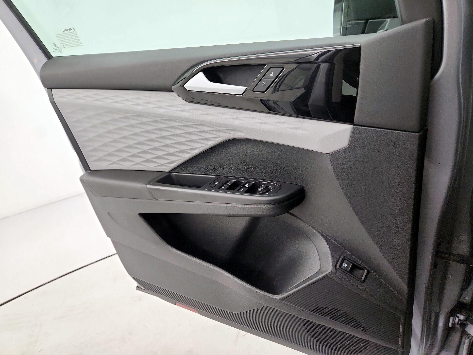 Thumbnail: 2022 Volkswagen Taos - 12