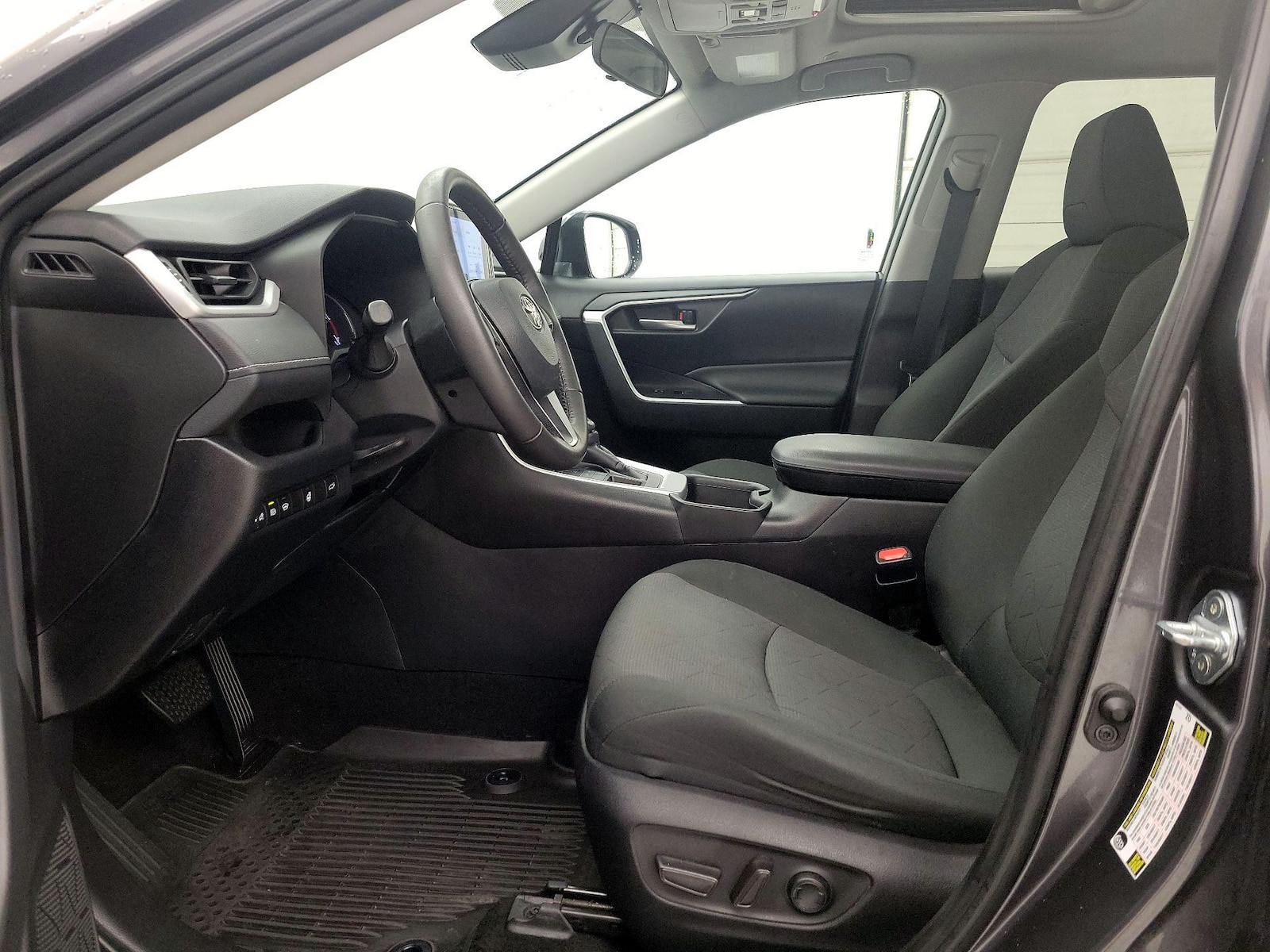 2023 Toyota RAV4 XLE - Photo 12