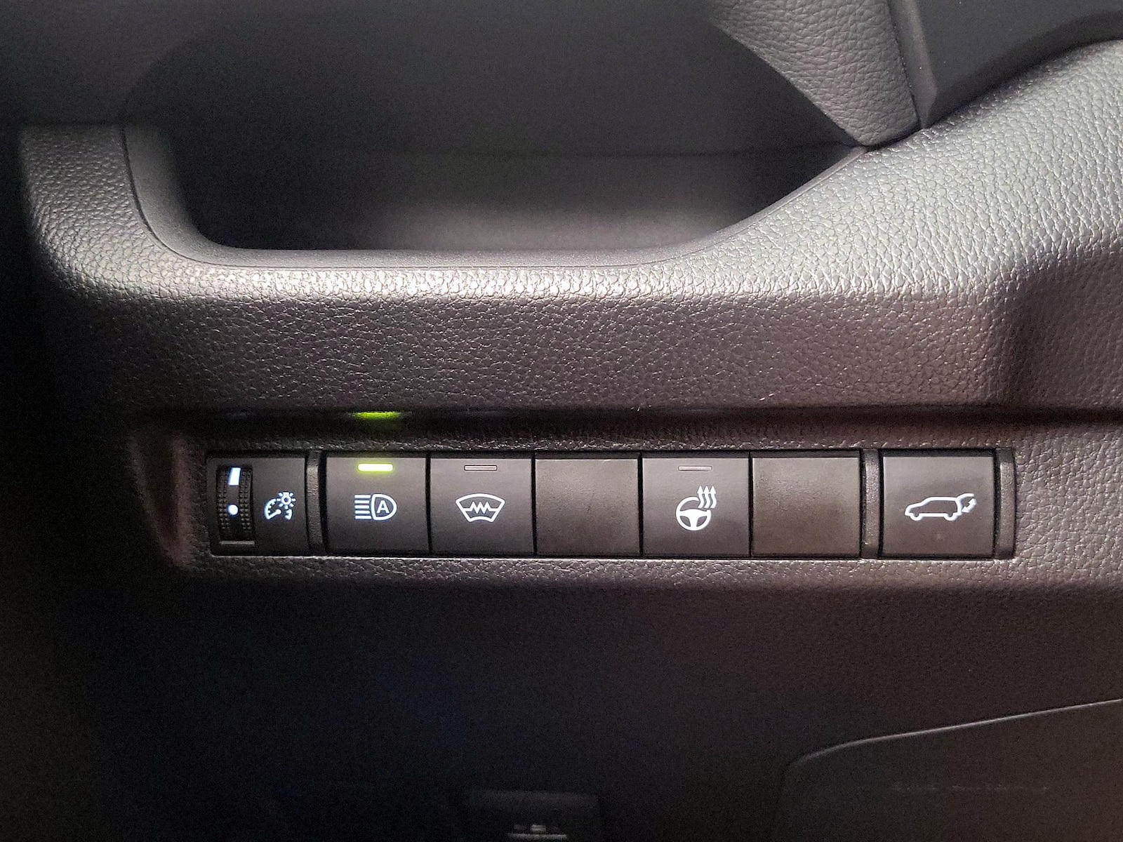 2023 Toyota RAV4 XLE - Photo 14