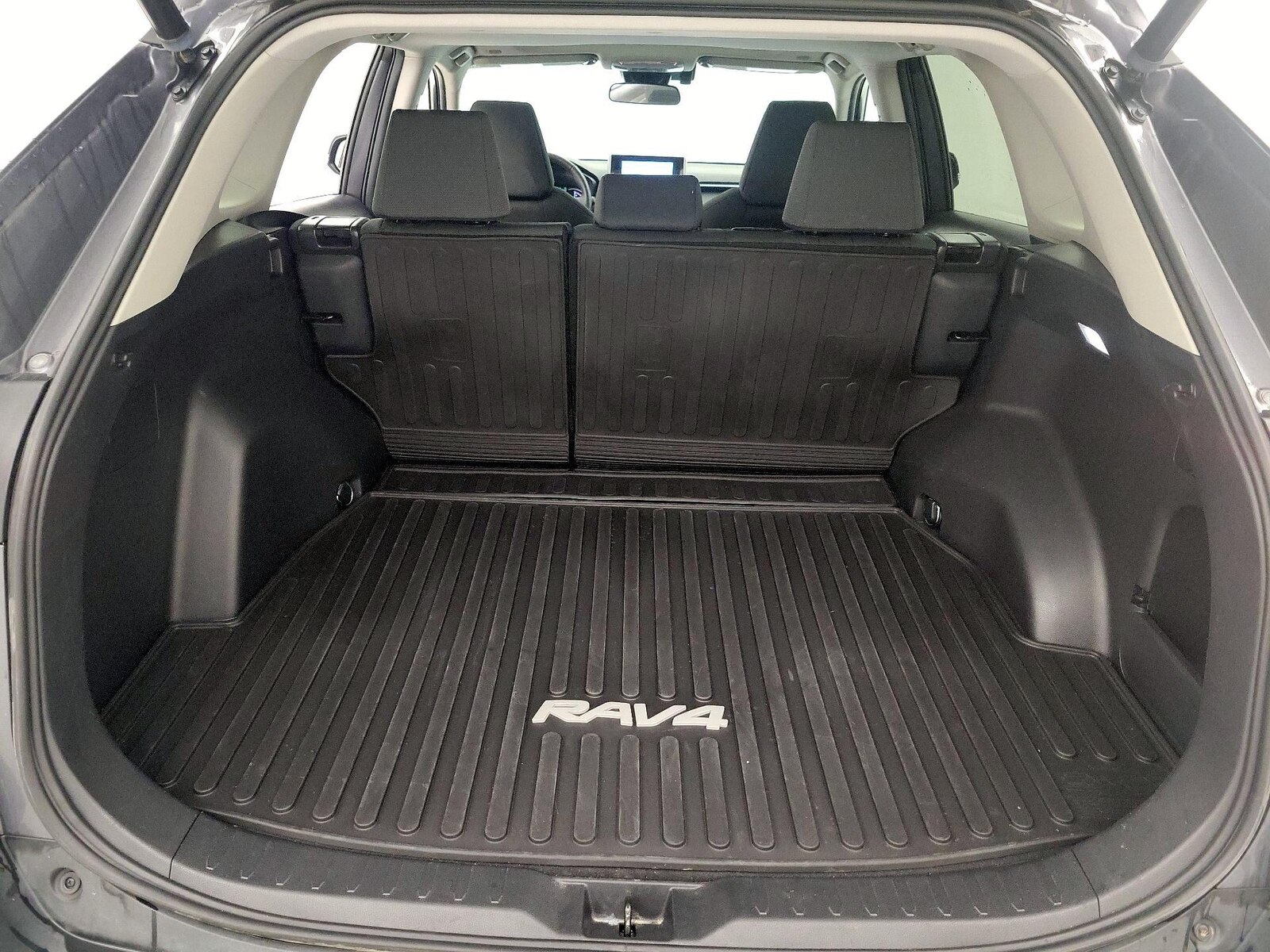 2023 Toyota RAV4 XLE - Photo 22