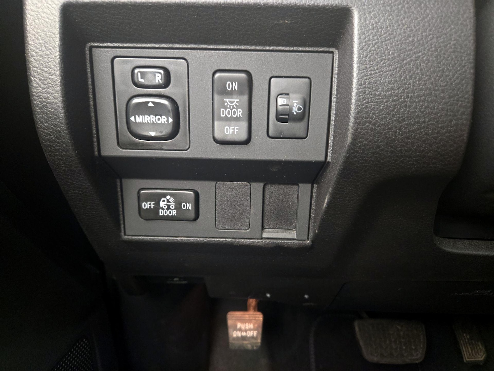 2014 Toyota Tundra SR5 - Photo 14