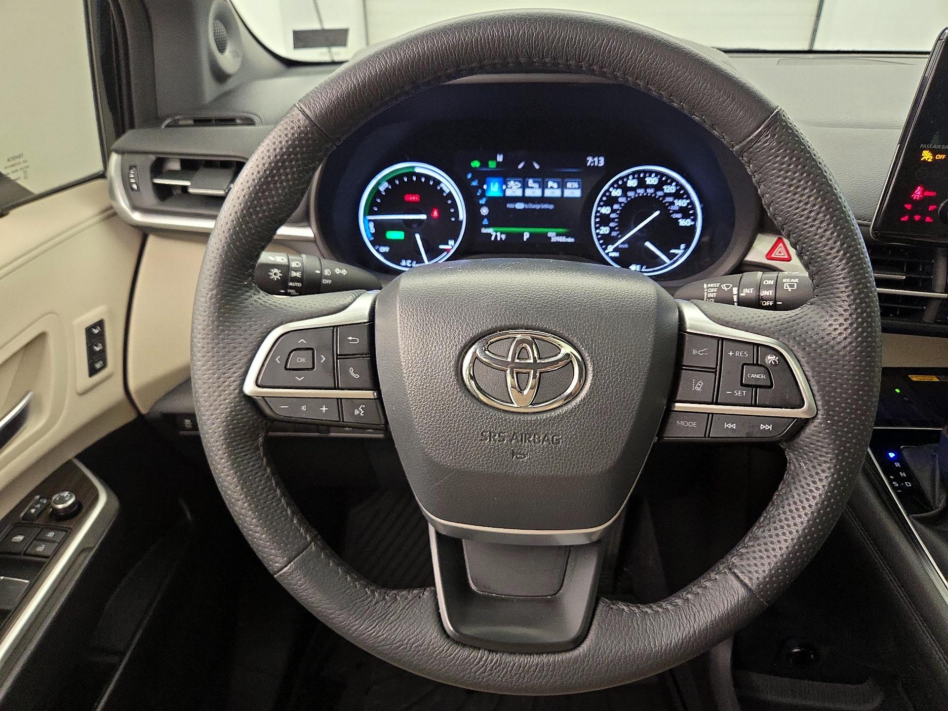 Thumbnail: 2024 Toyota Sienna - 10