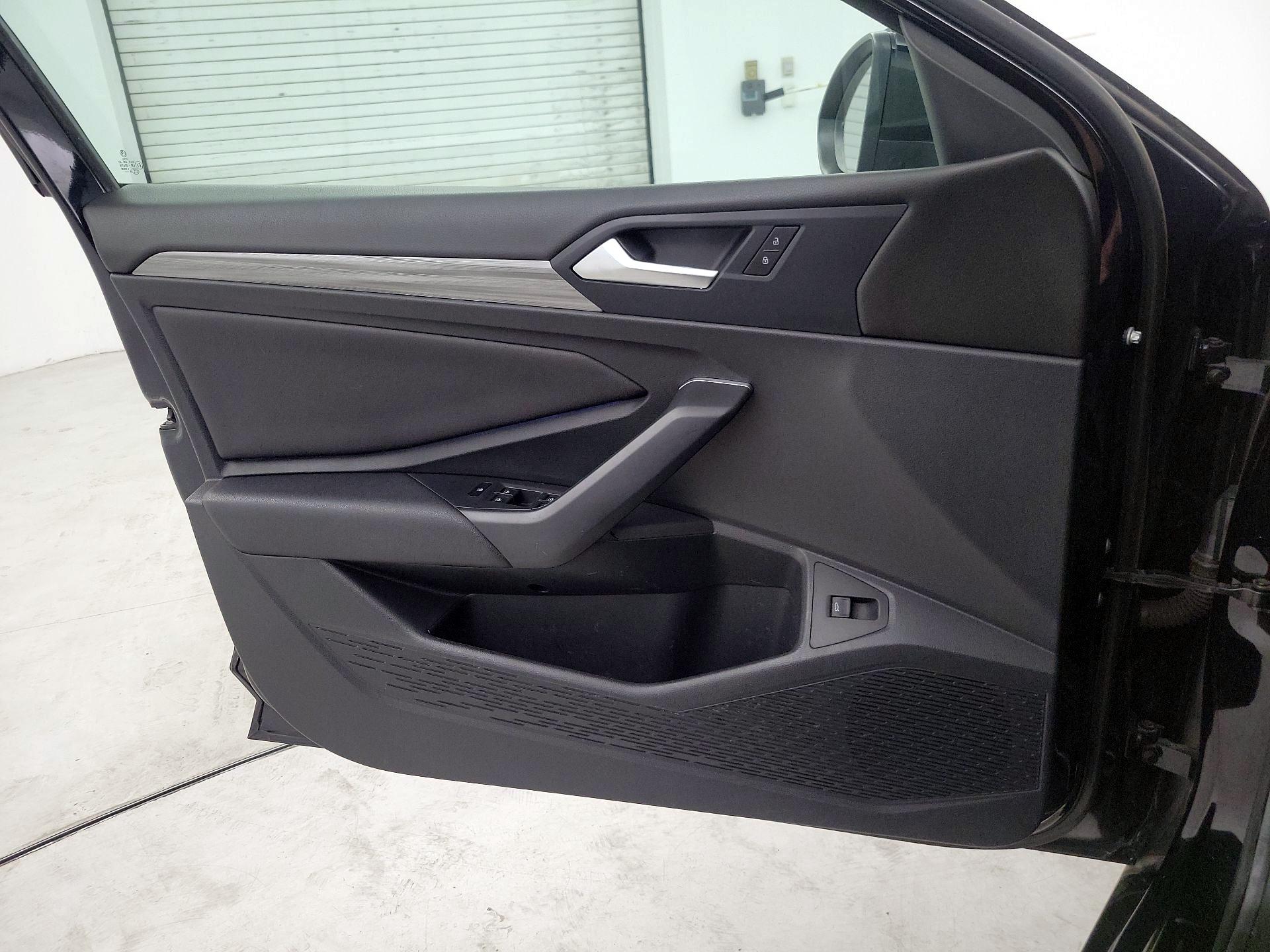 Thumbnail: 2019 Volkswagen Jetta - 12