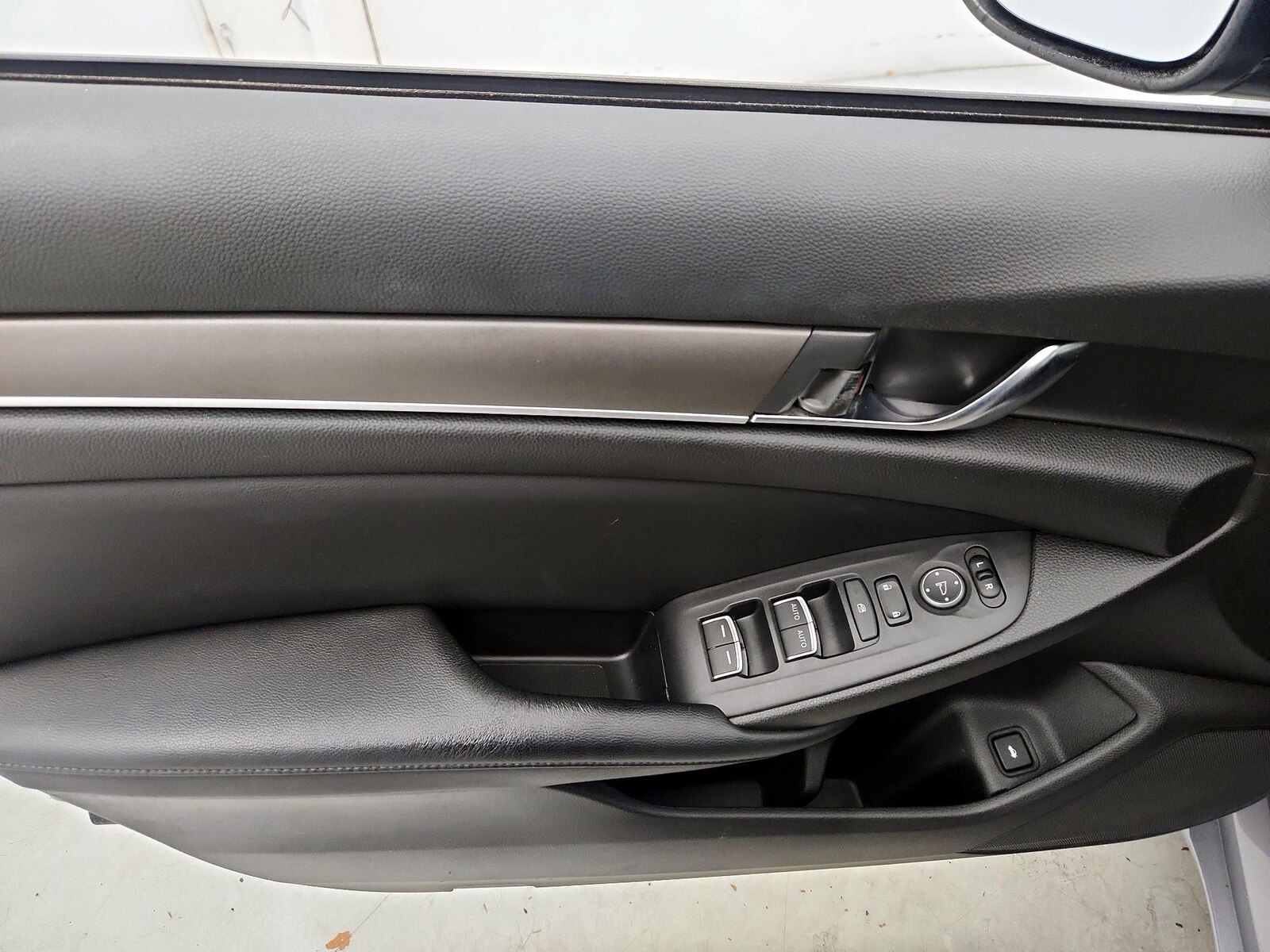 2018 Honda Accord LX - Photo 13