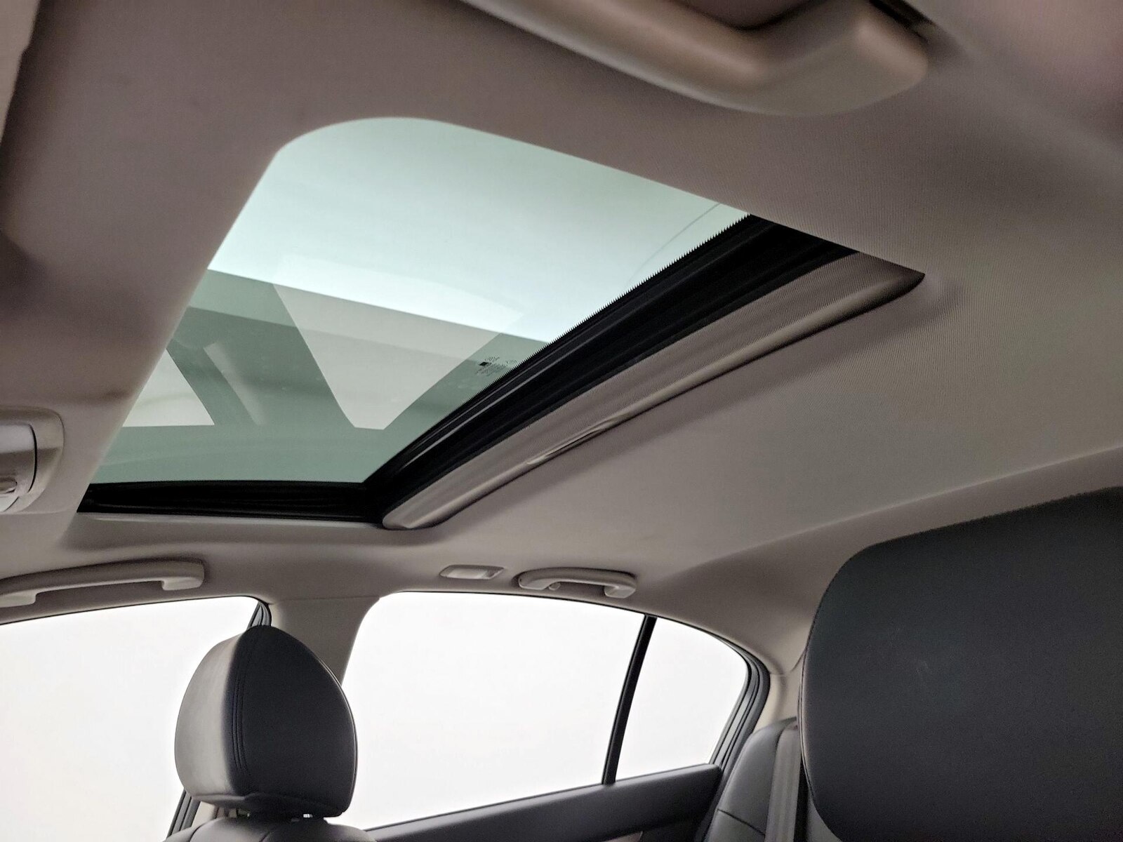 Sunroof(s) & Overhead Airbags