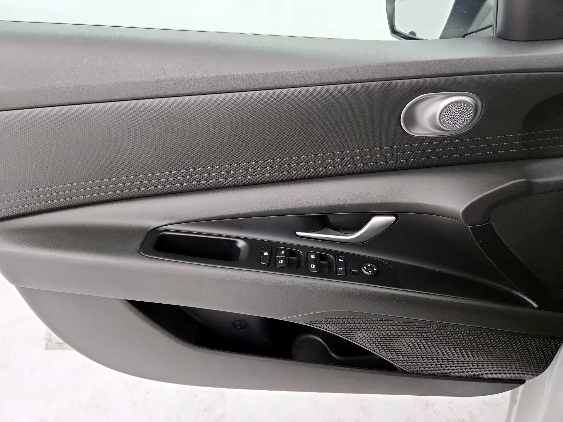 Thumbnail: 2023 Hyundai Elantra - 10