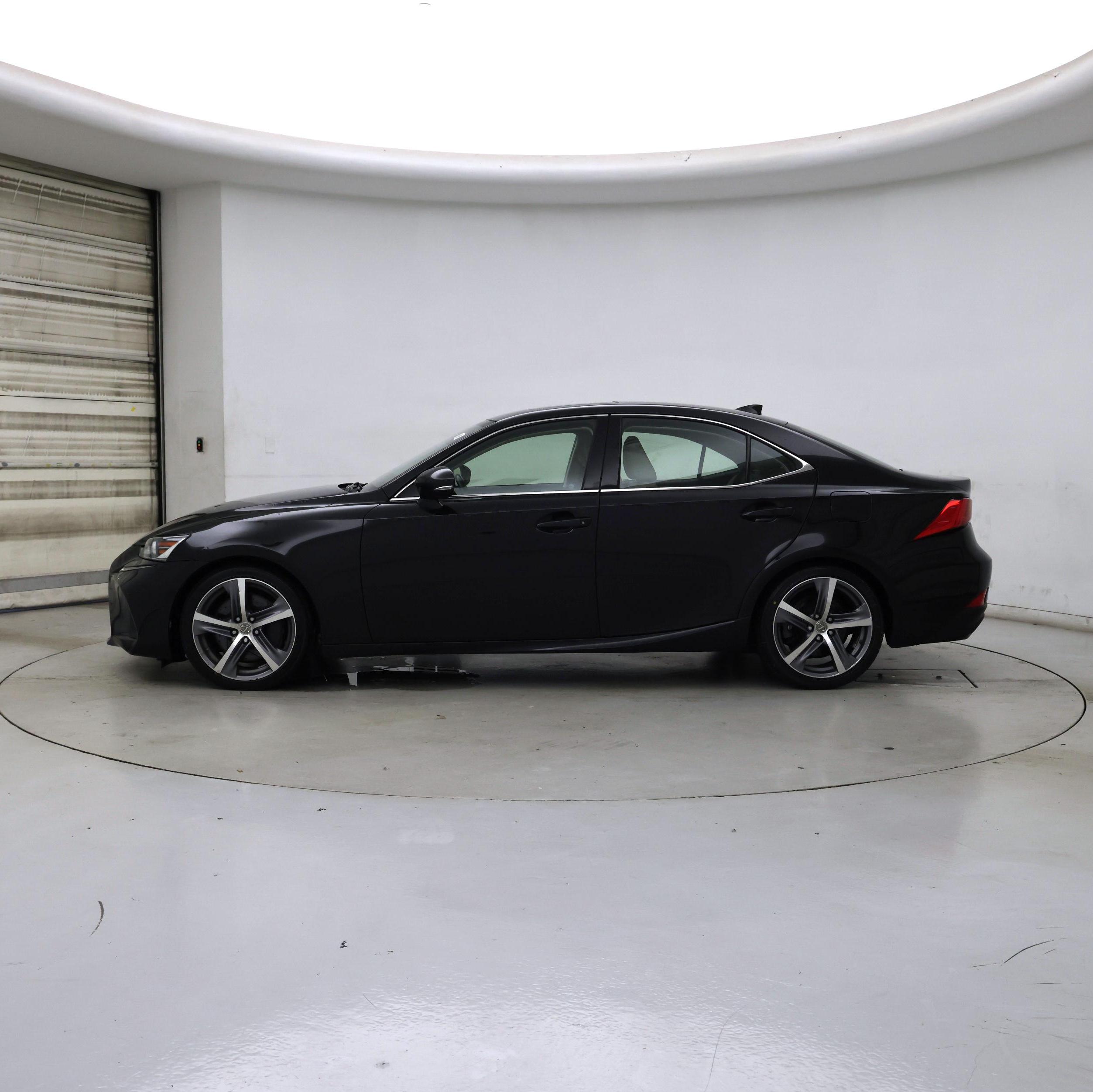 Thumbnail: 2018 Lexus IS - 3