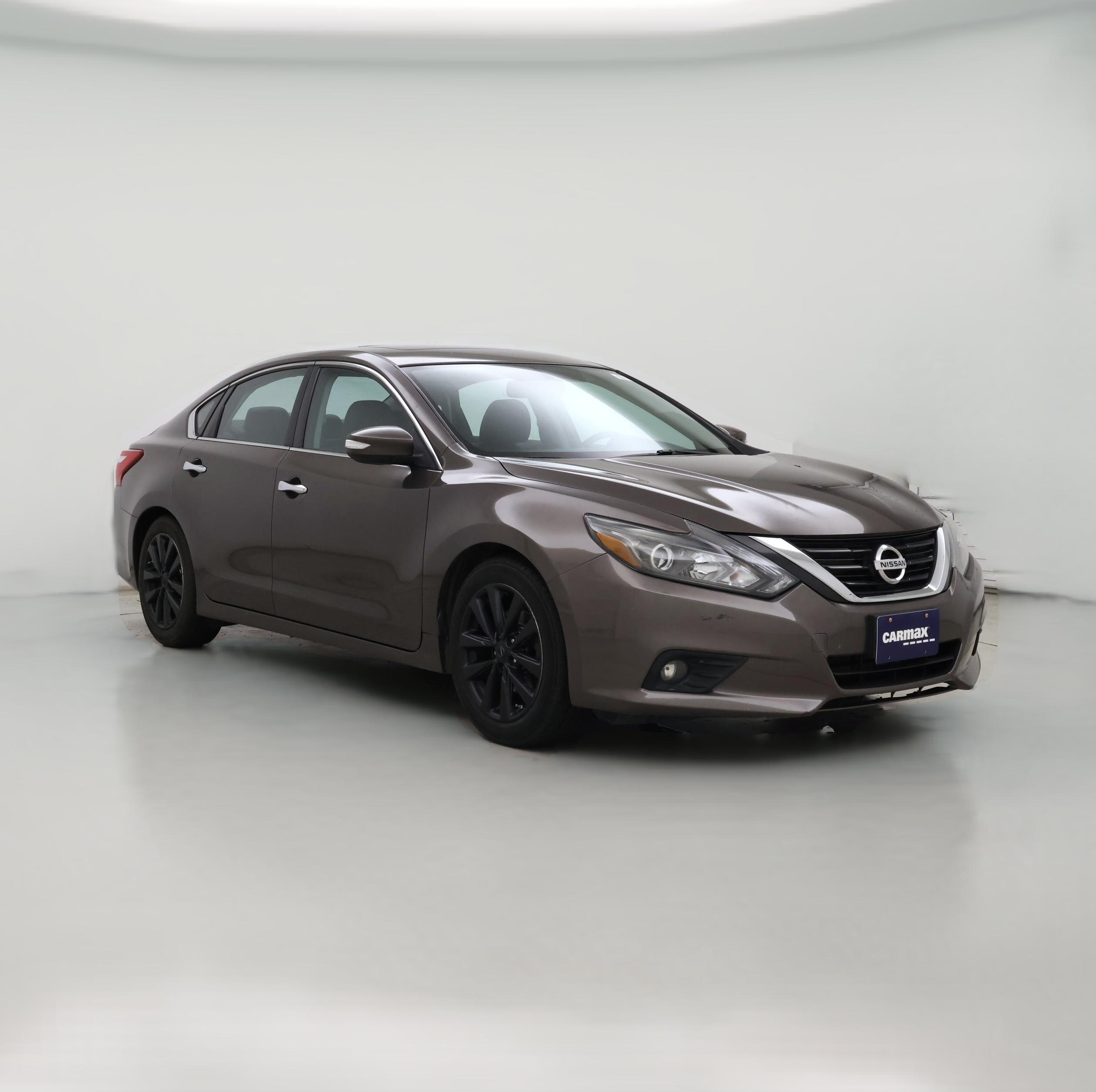 Thumbnail: 2017 Nissan Altima - 1