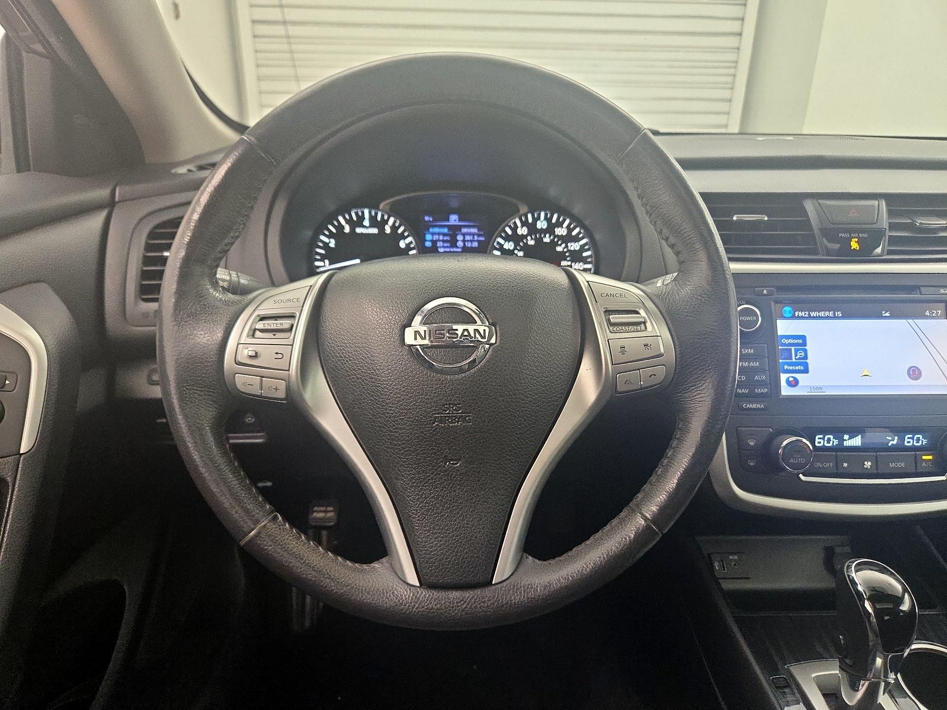 Thumbnail: 2017 Nissan Altima - 10