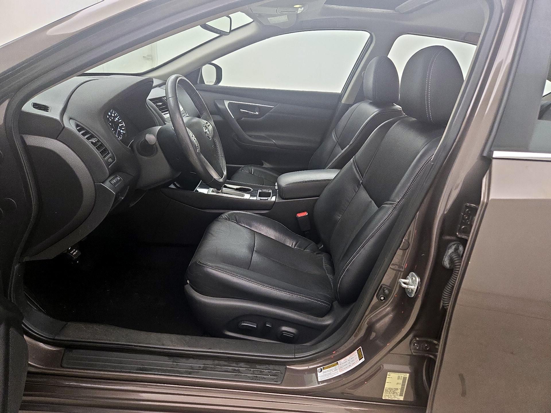 Thumbnail: 2017 Nissan Altima - 11