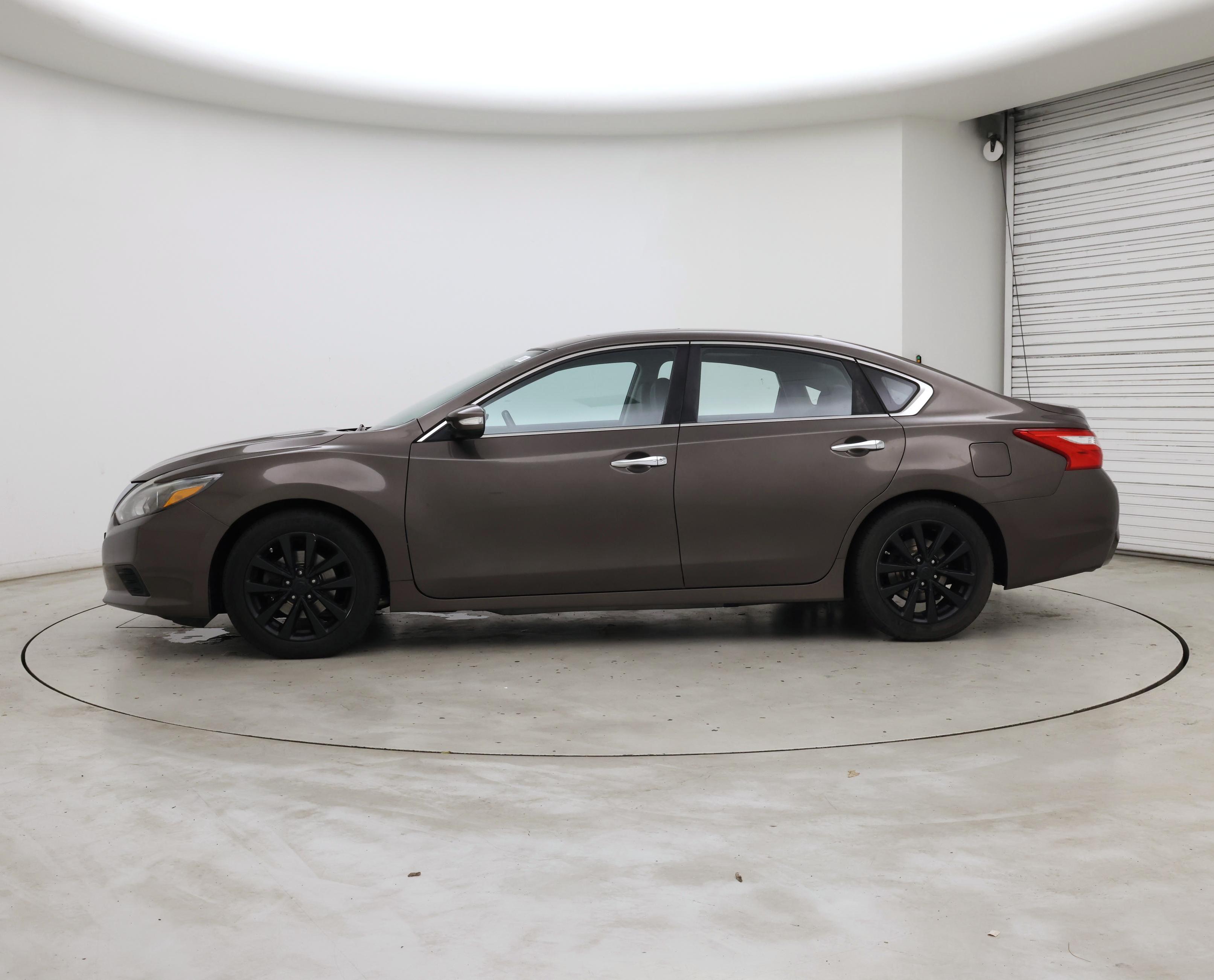 Thumbnail: 2017 Nissan Altima - 3
