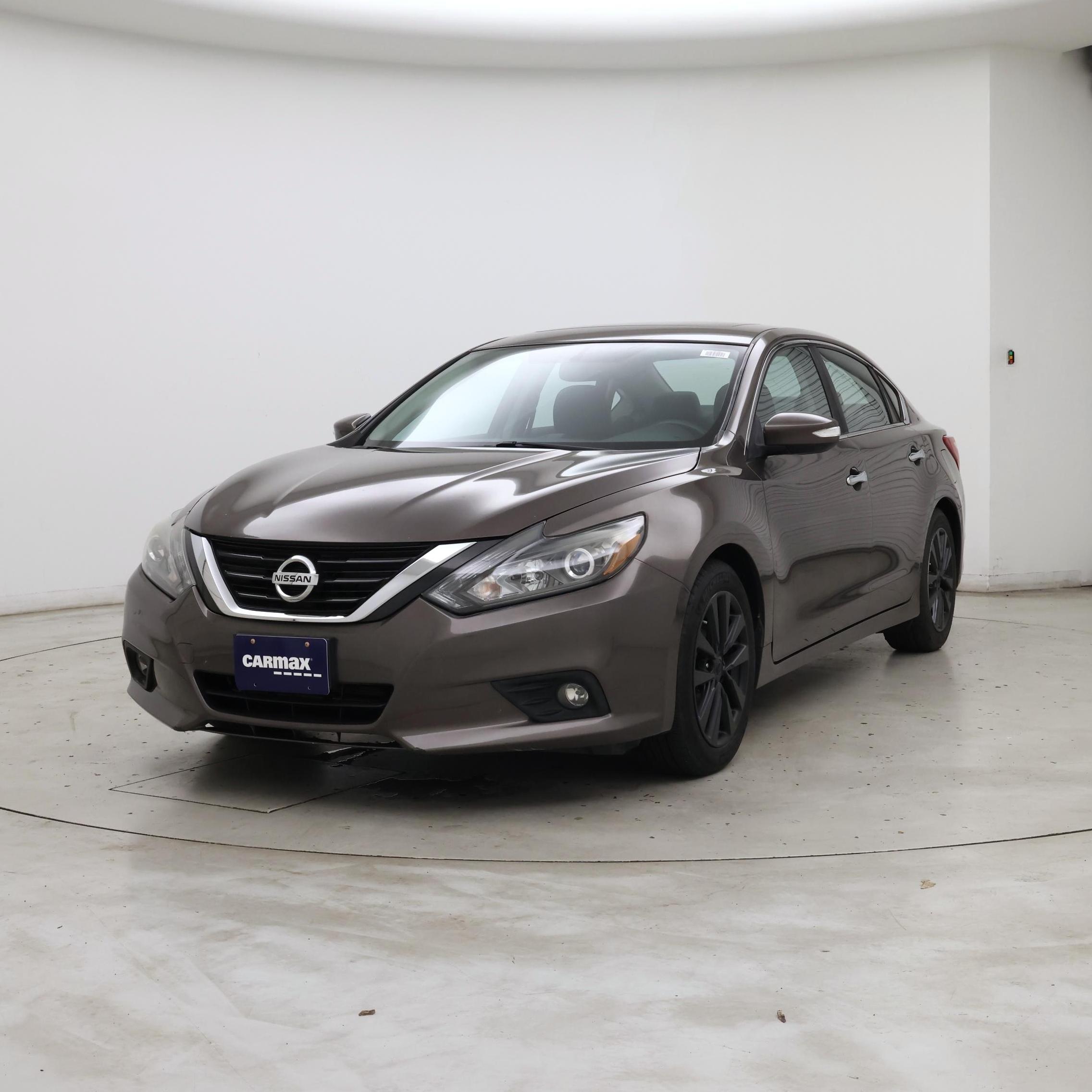 Thumbnail: 2017 Nissan Altima - 4
