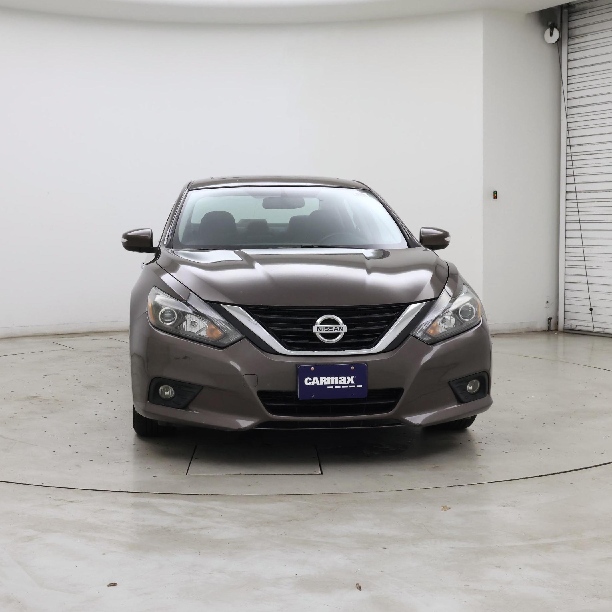 Thumbnail: 2017 Nissan Altima - 5