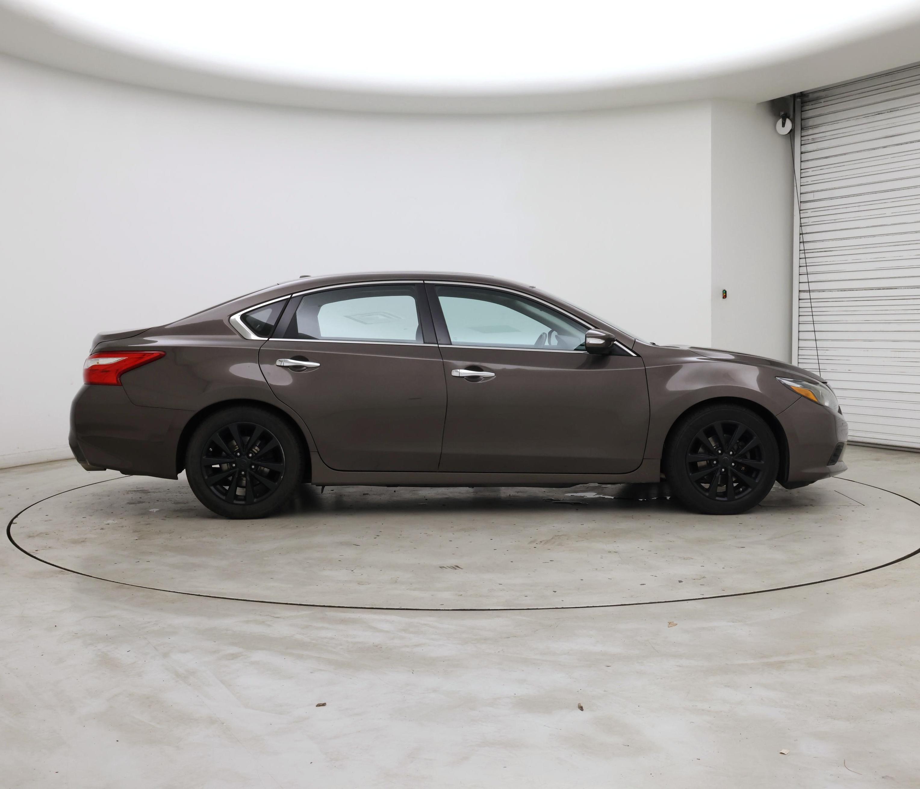 Thumbnail: 2017 Nissan Altima - 7
