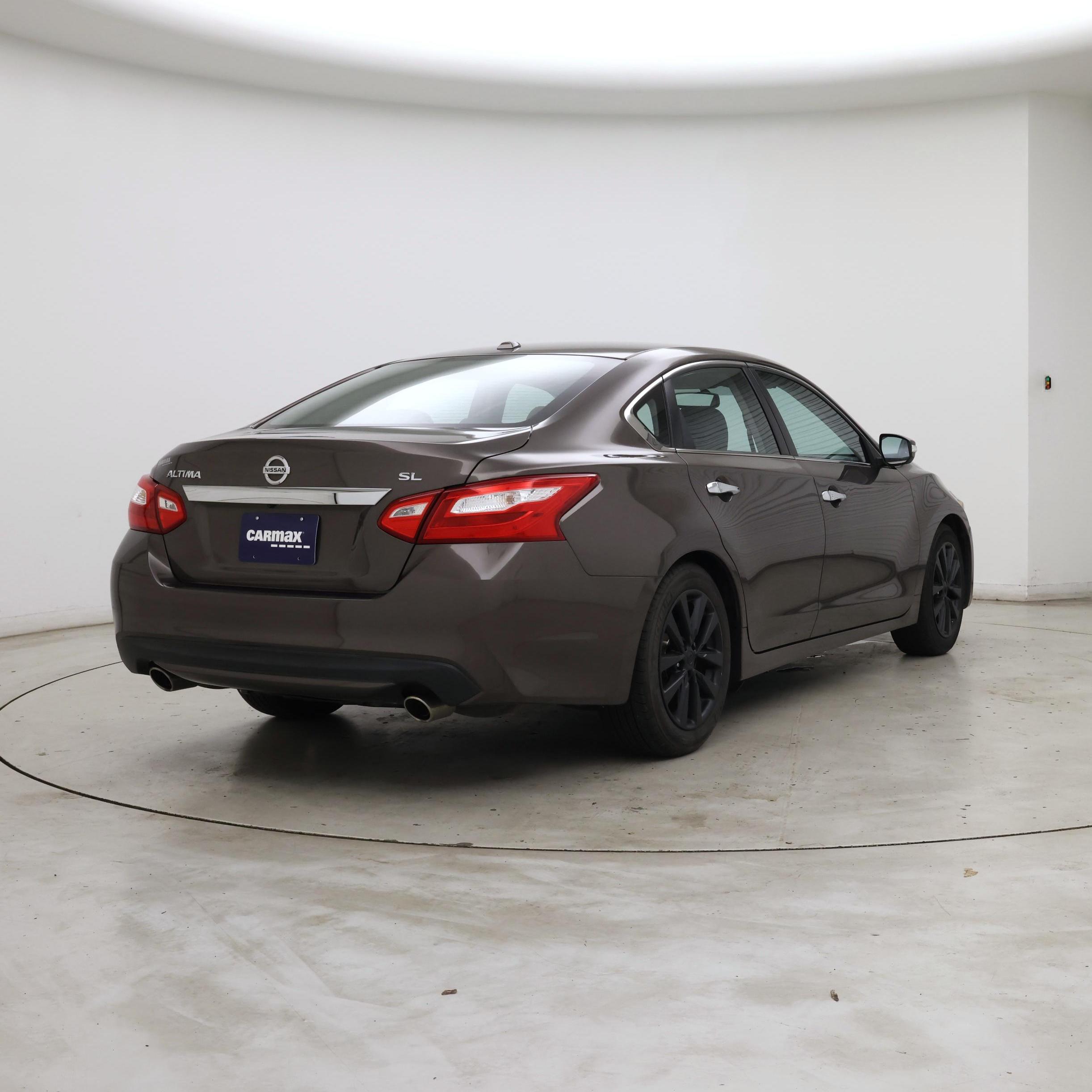 Thumbnail: 2017 Nissan Altima - 8