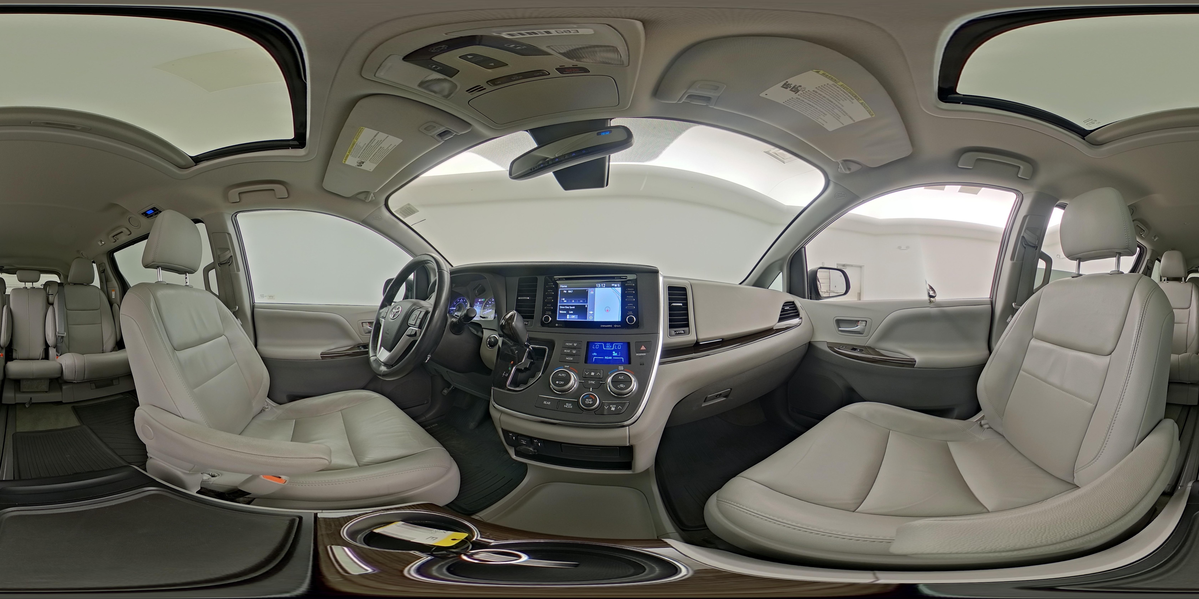 2018 Toyota Sienna XLE - Photo 27