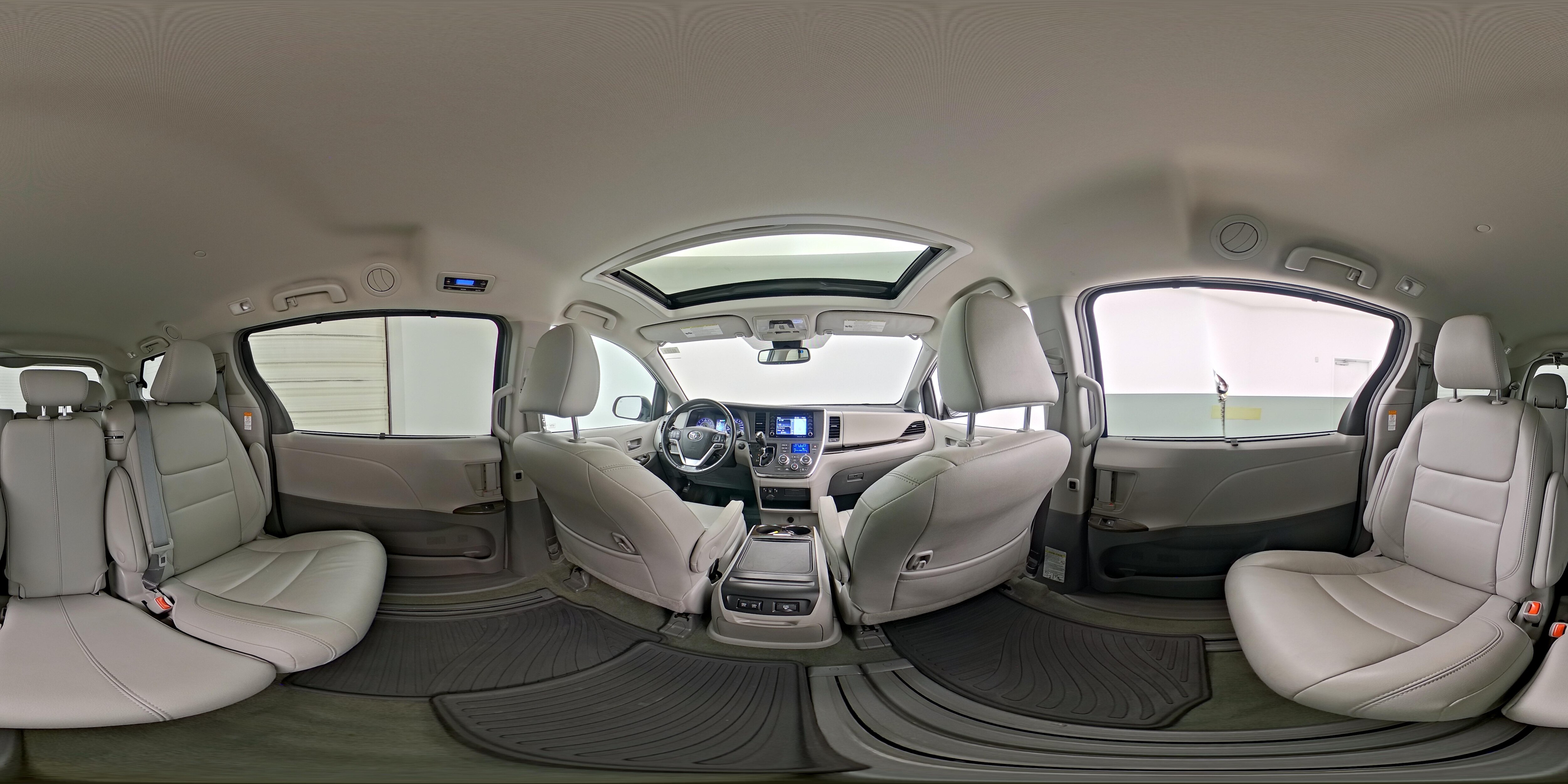 2018 Toyota Sienna XLE - Photo 28