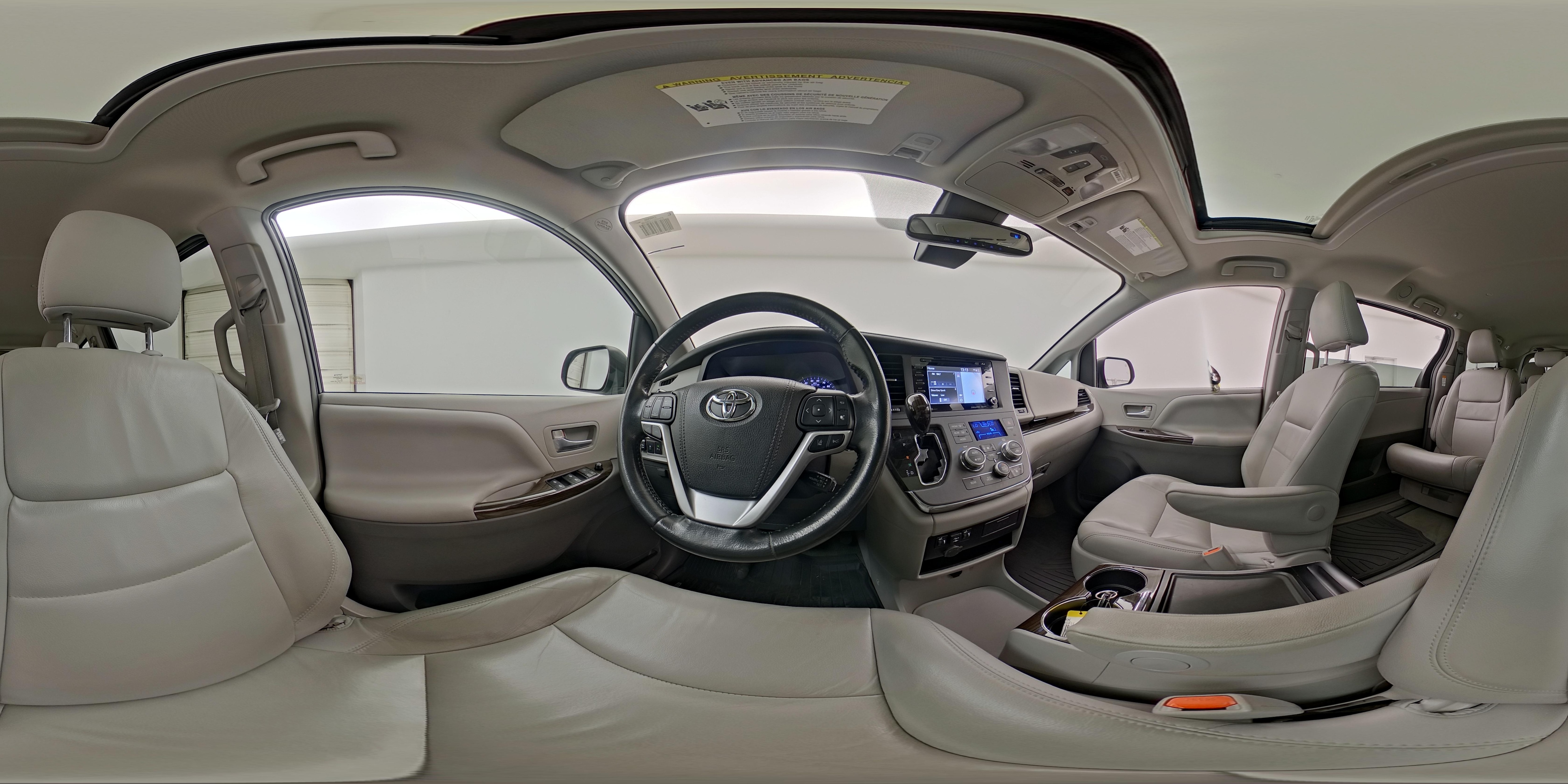 2018 Toyota Sienna XLE - Photo 29