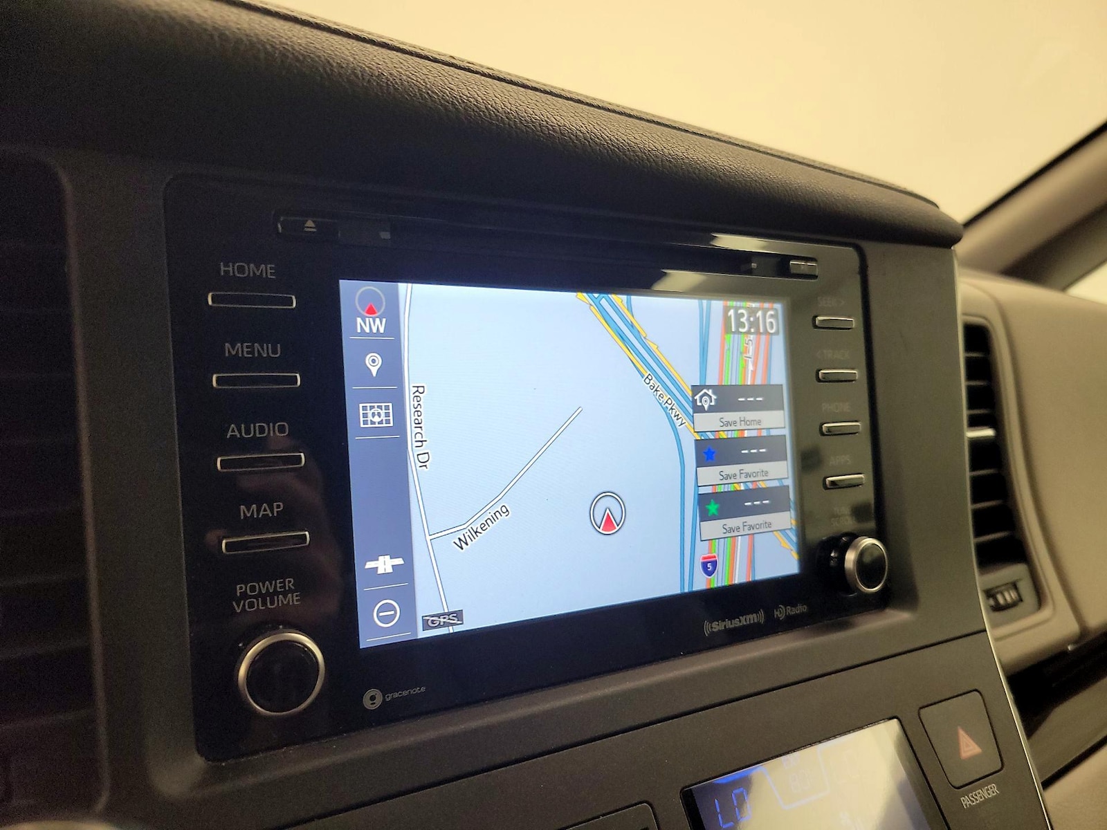 2018 Toyota Sienna XLE - Photo 15