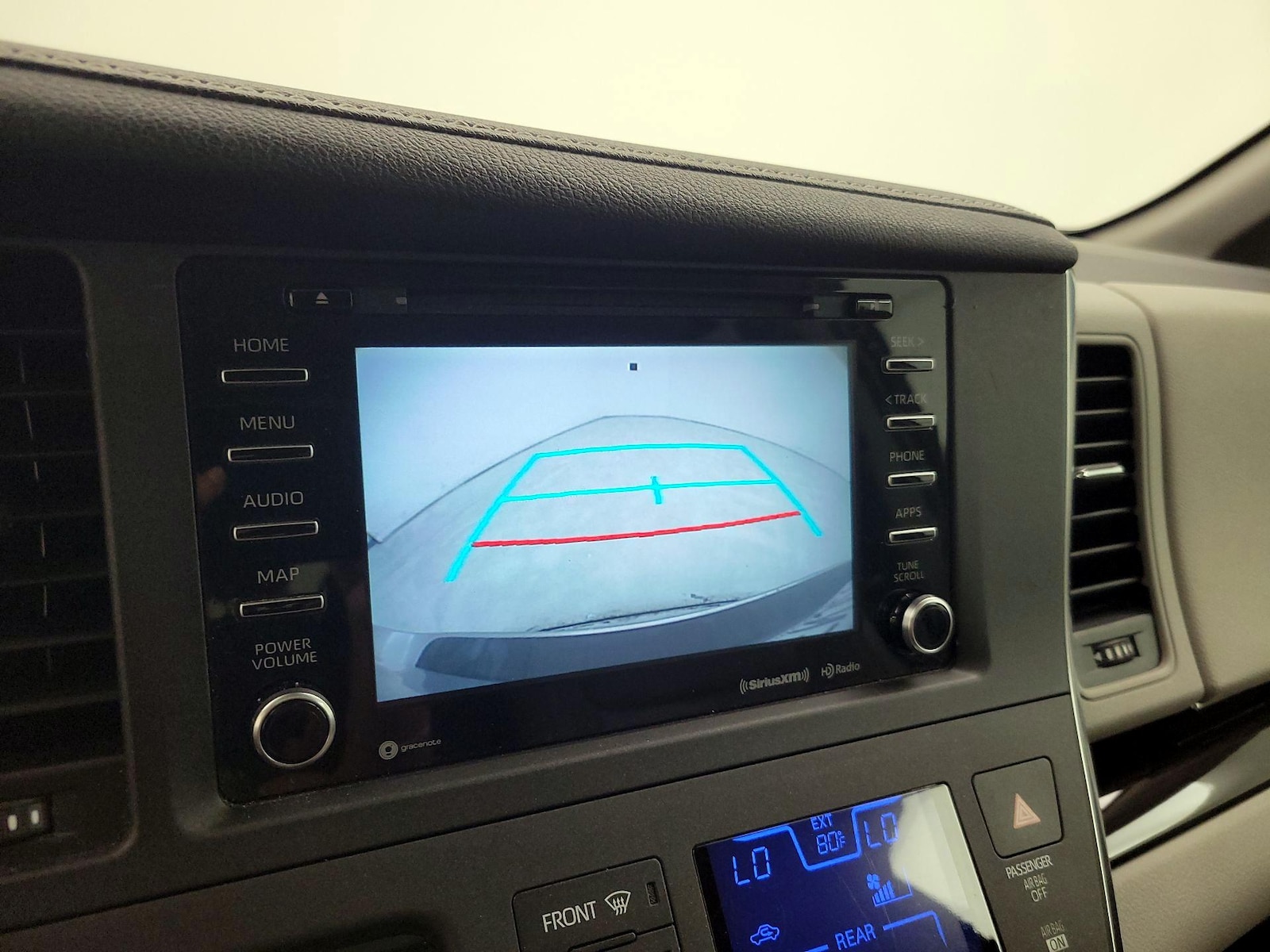 2018 Toyota Sienna XLE - Photo 16