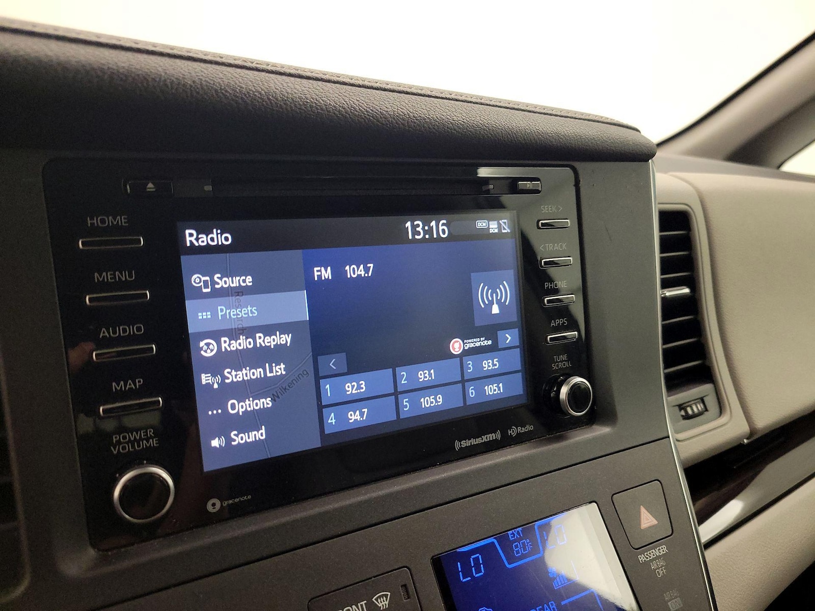 2018 Toyota Sienna XLE - Photo 17