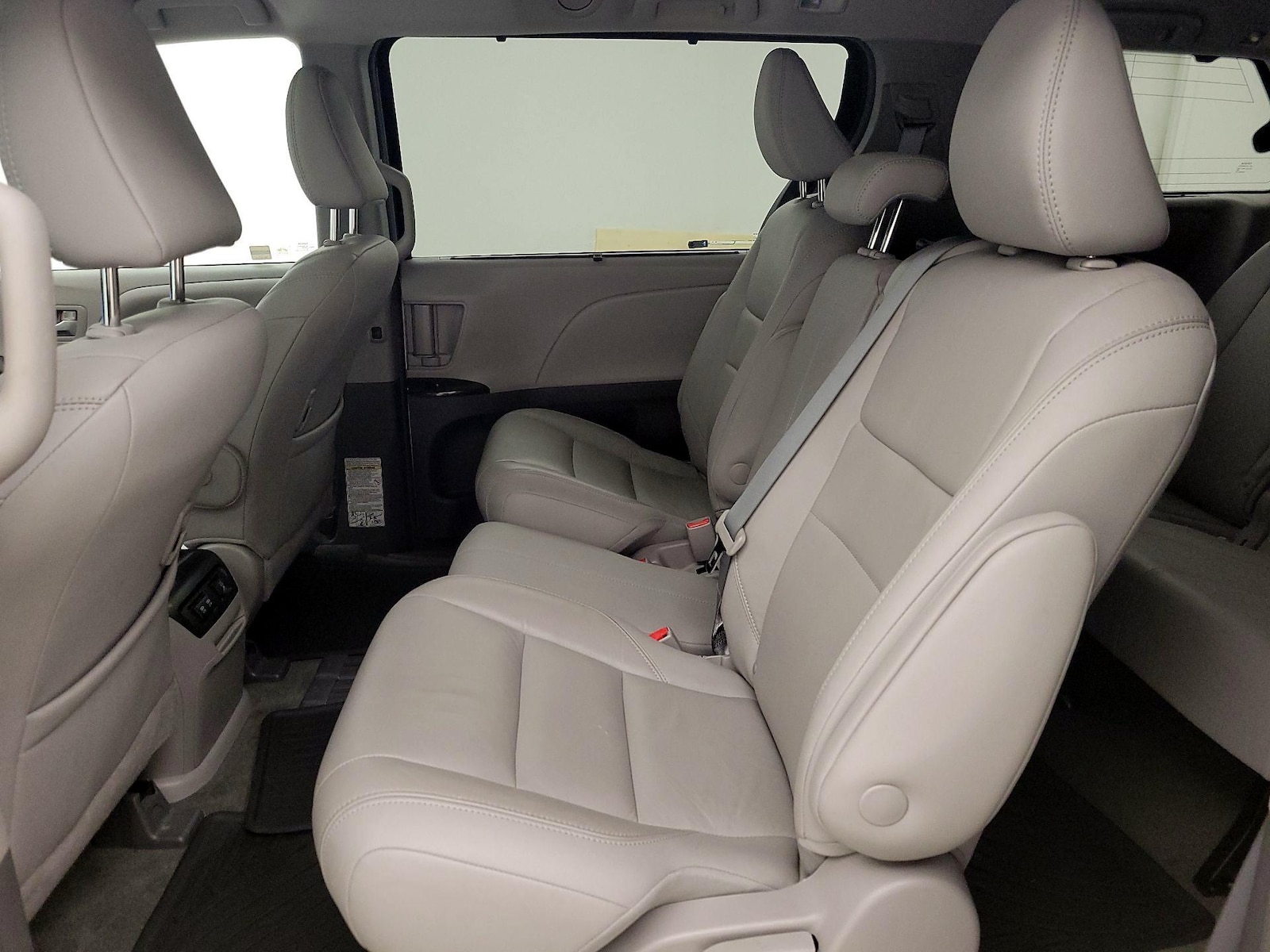 2018 Toyota Sienna XLE - Photo 21