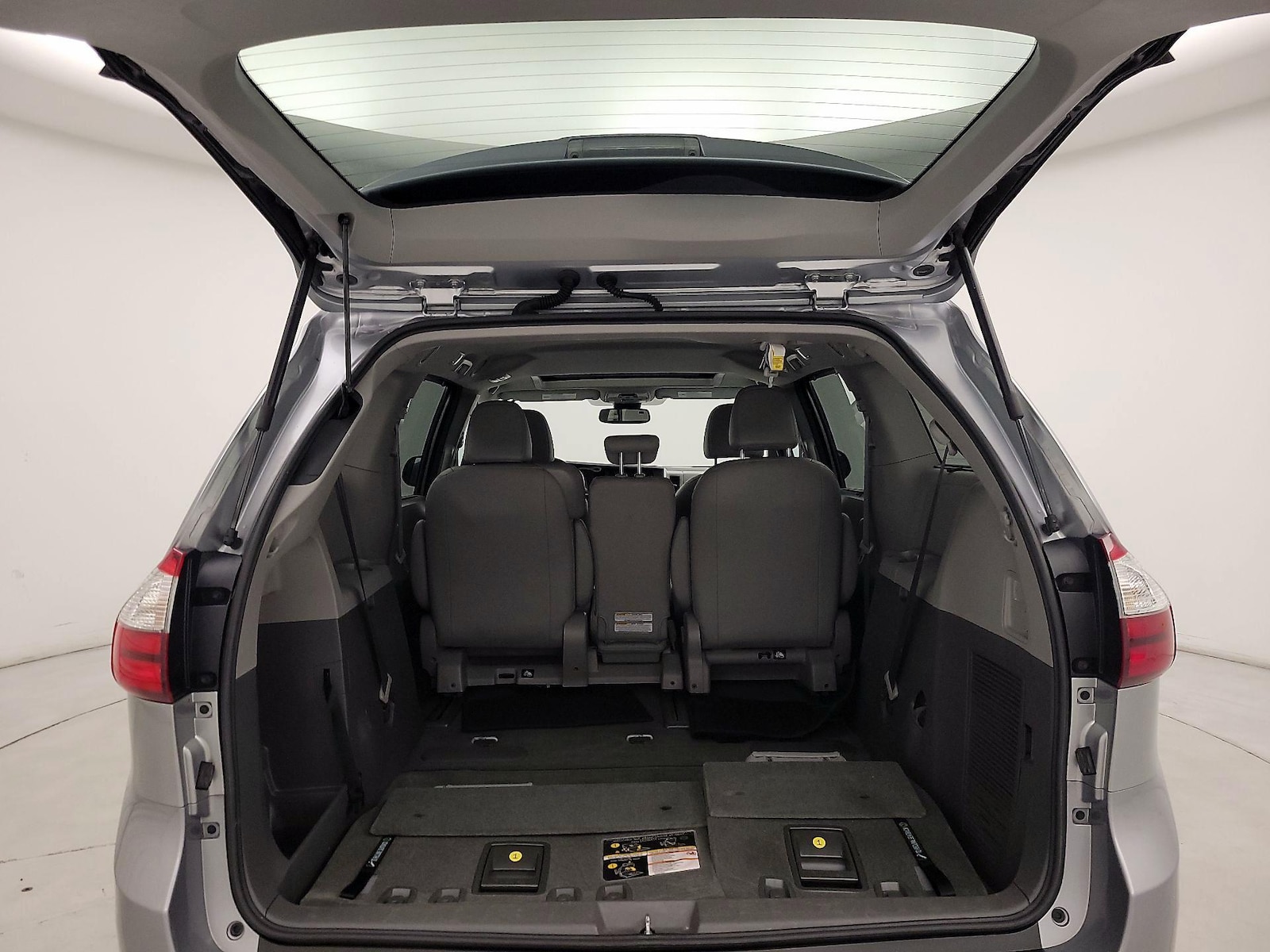 2018 Toyota Sienna XLE - Photo 24