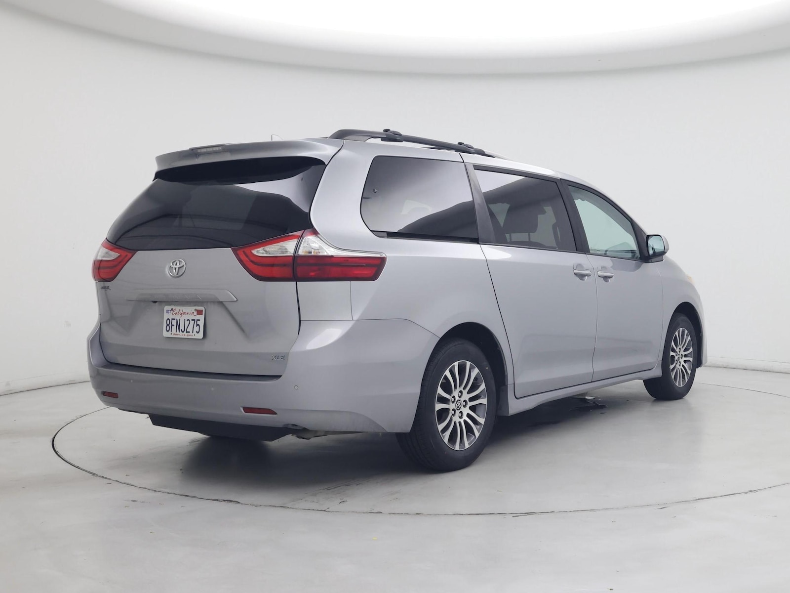 2018 Toyota Sienna XLE - Photo 9