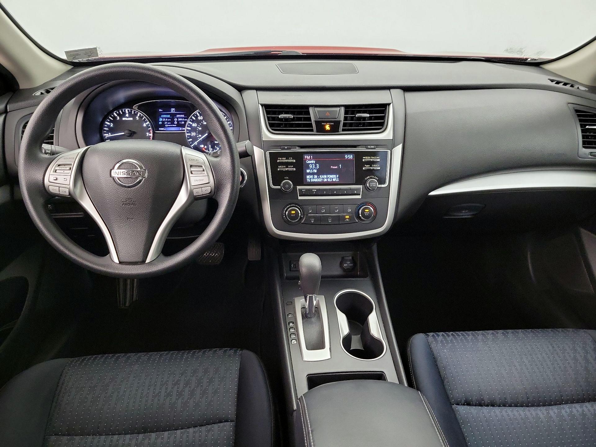 Thumbnail: 2016 Nissan Altima - 9