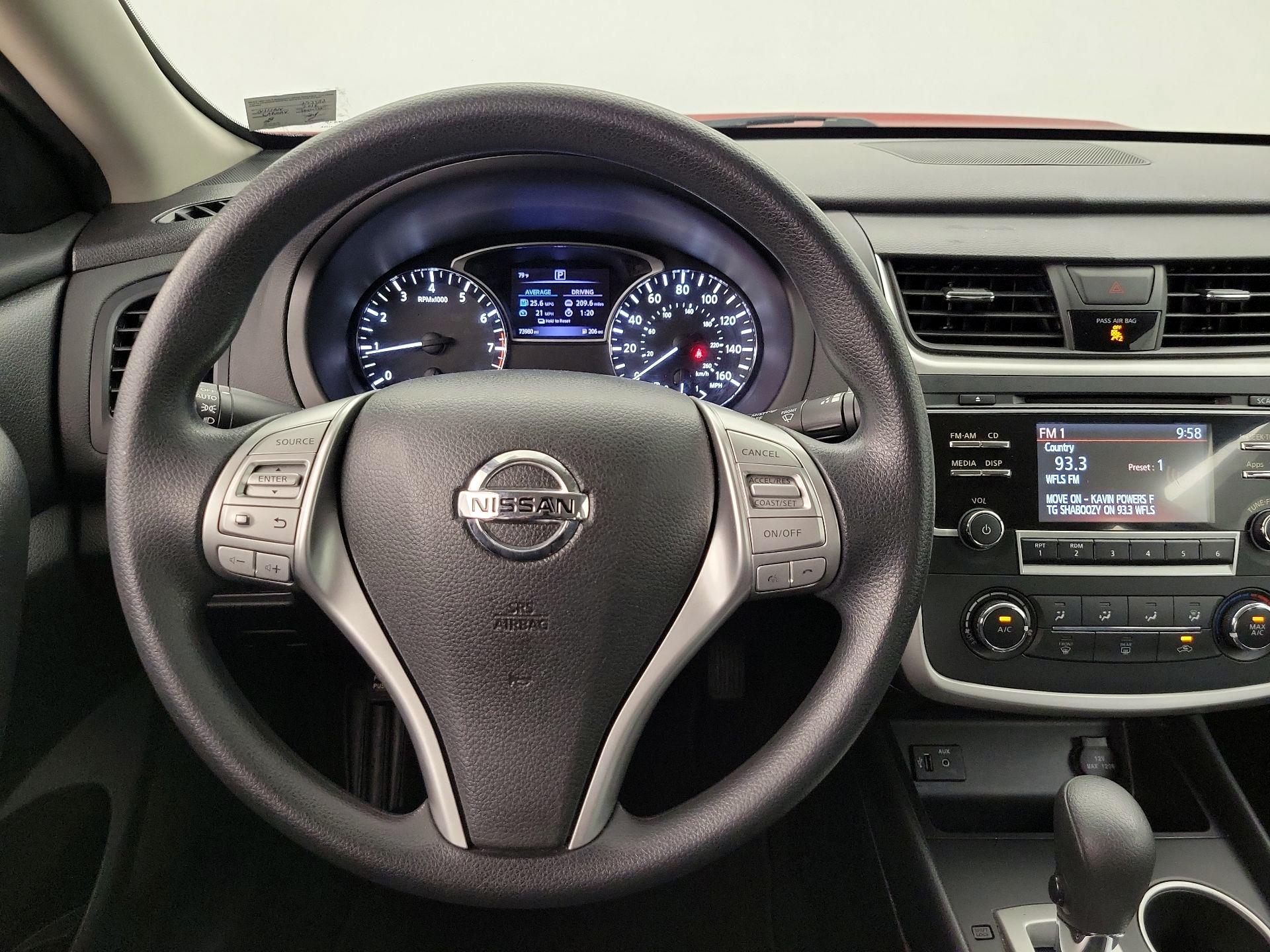 Thumbnail: 2016 Nissan Altima - 10
