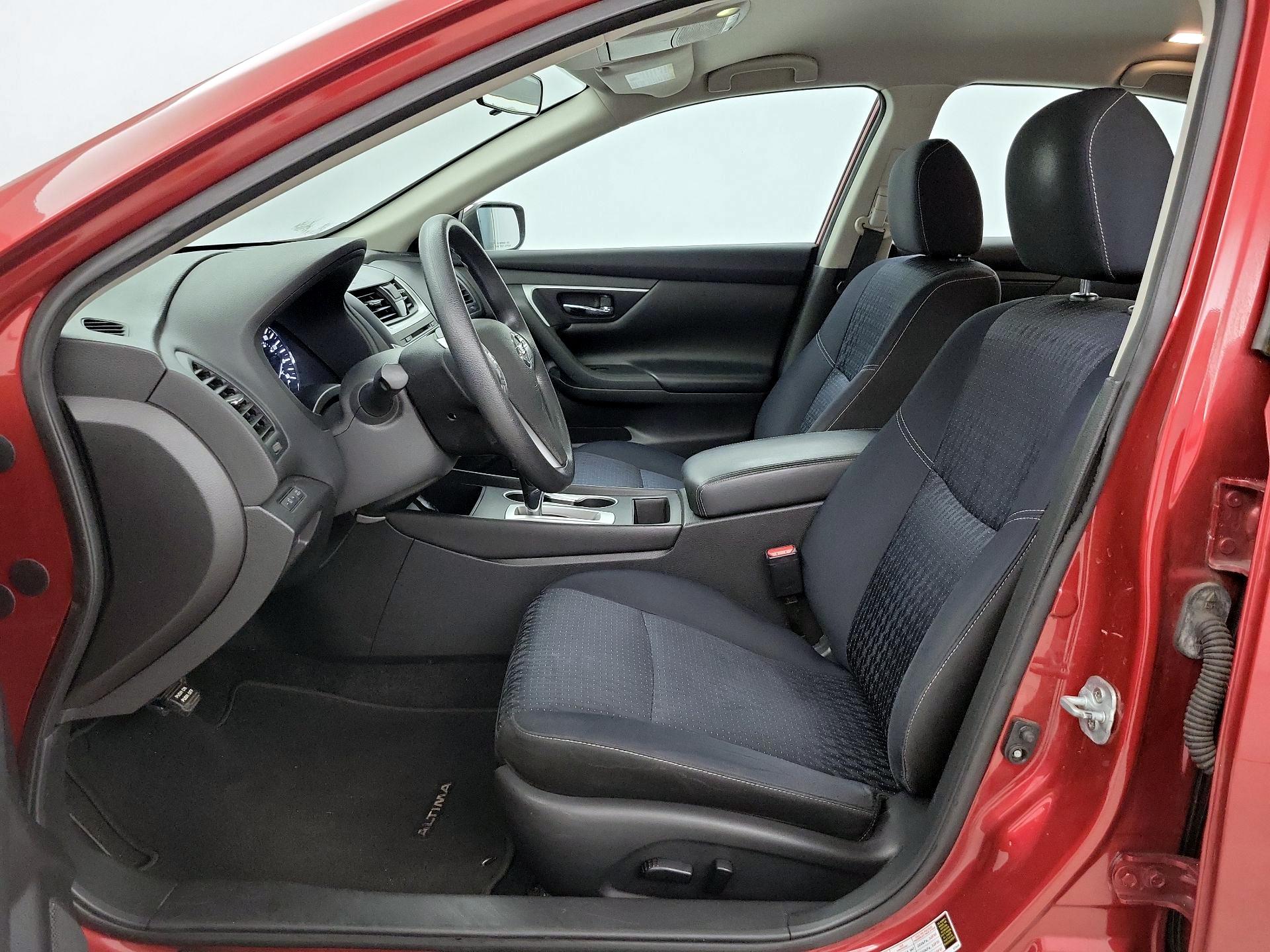 Thumbnail: 2016 Nissan Altima - 11