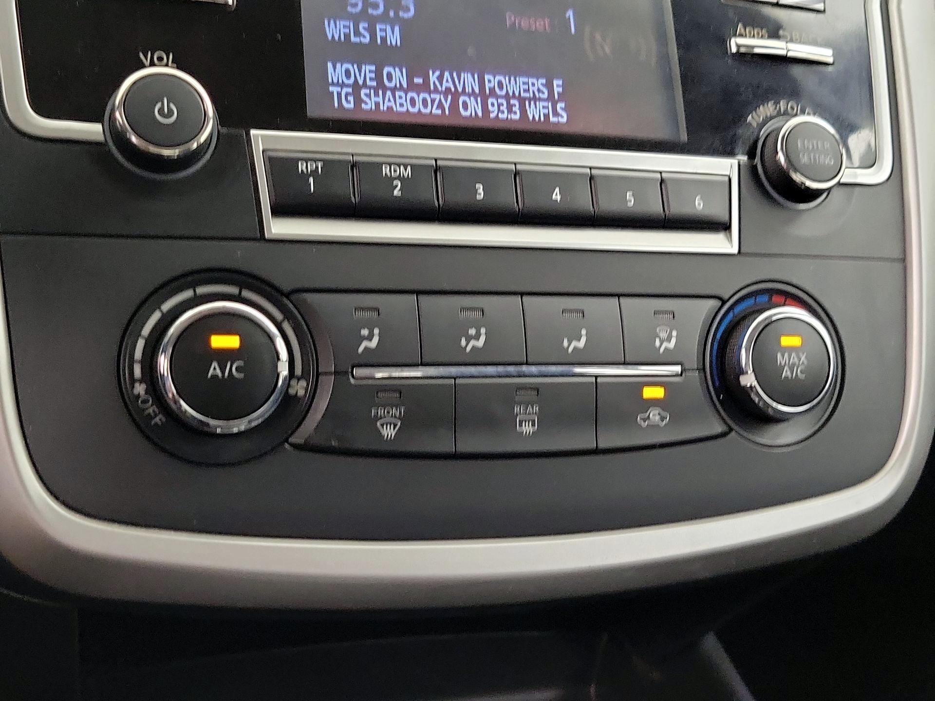 Thumbnail: 2016 Nissan Altima - 16