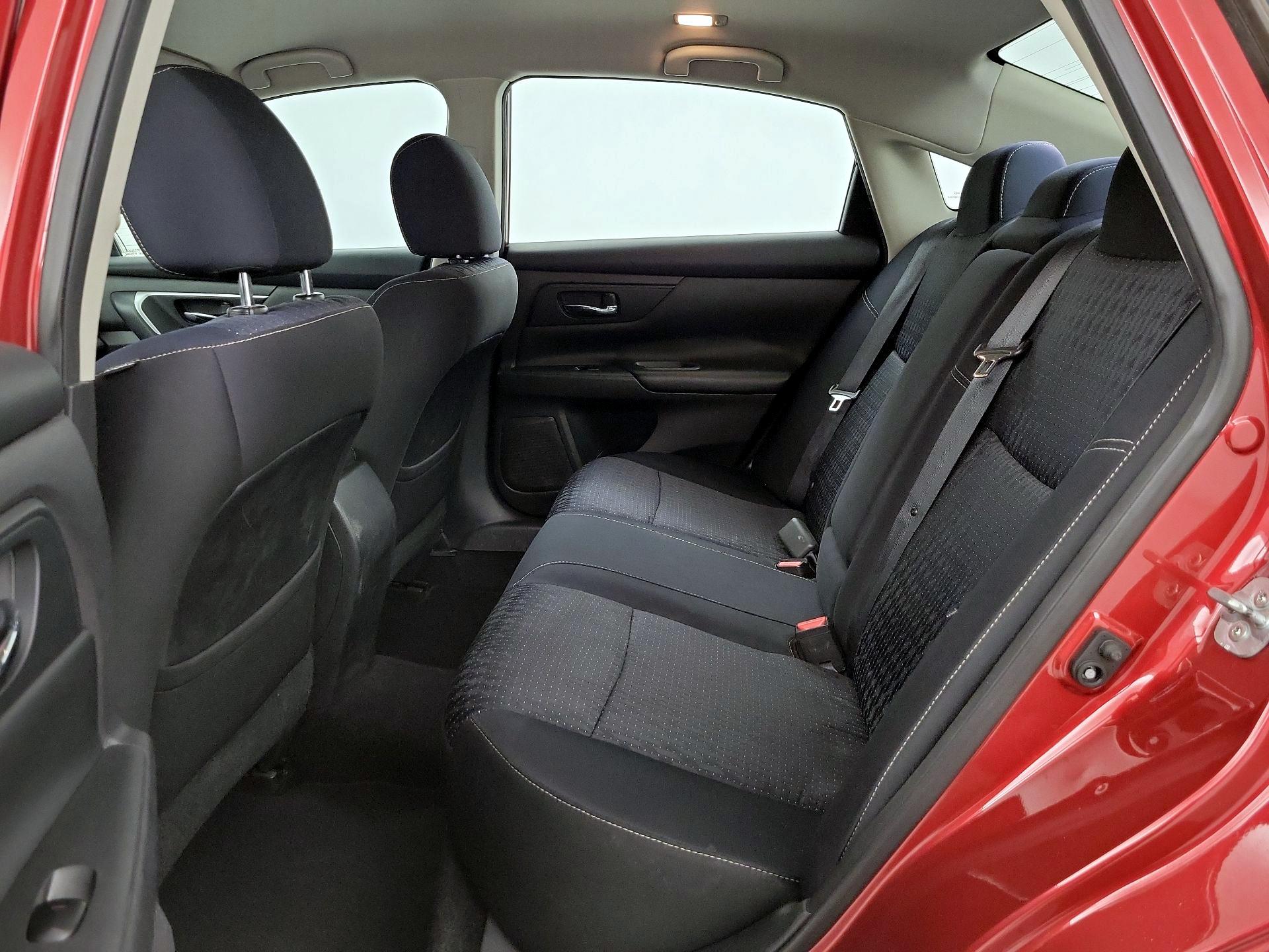 Thumbnail: 2016 Nissan Altima - 19