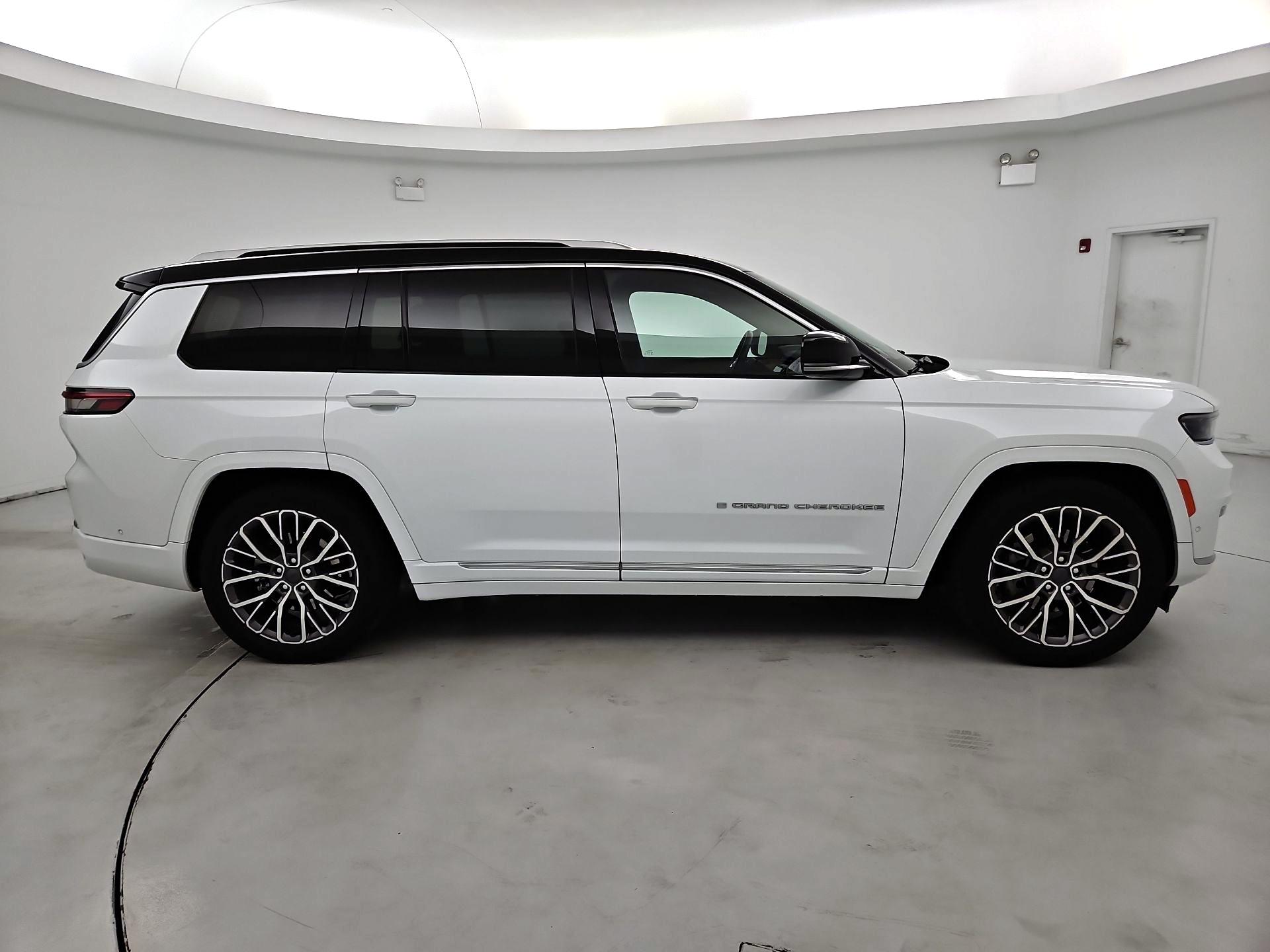 Thumbnail: 2023 Jeep Grand Cherokee L - 4