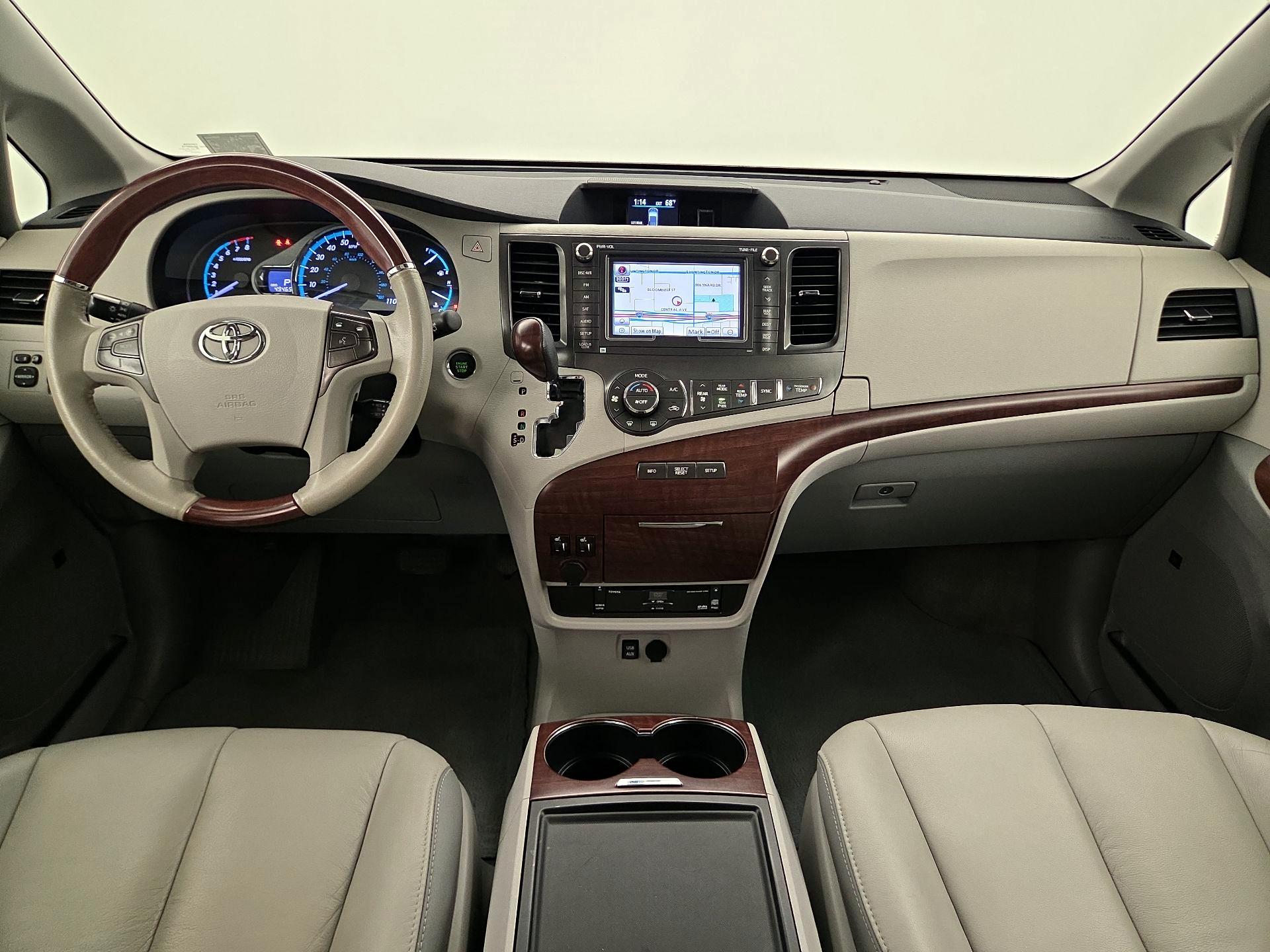 Thumbnail: 2014 Toyota Sienna - 9